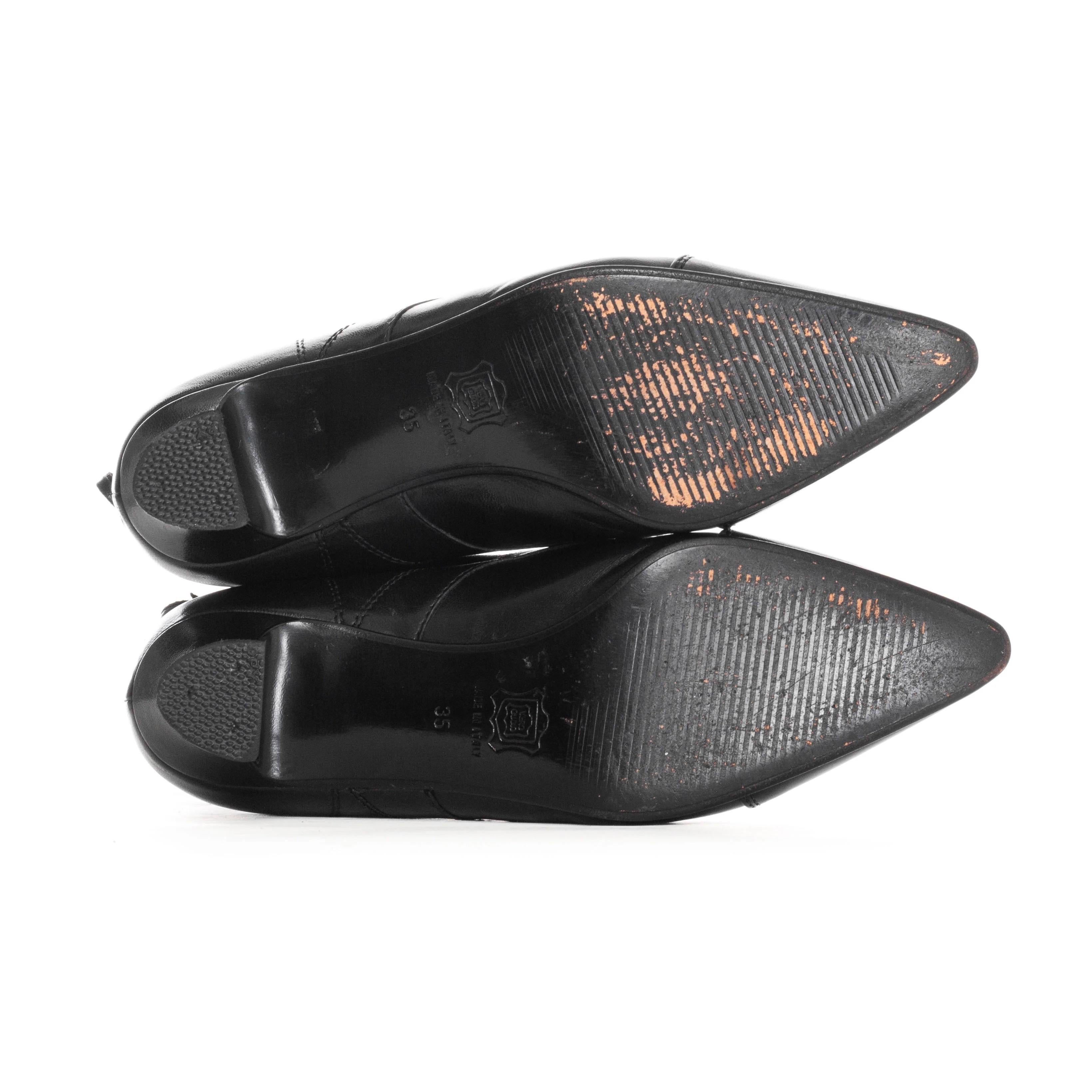 Gianni Versace 1980s Black Leather Gold-Tone Medusa Pointed Ankle Boots For Sale 3