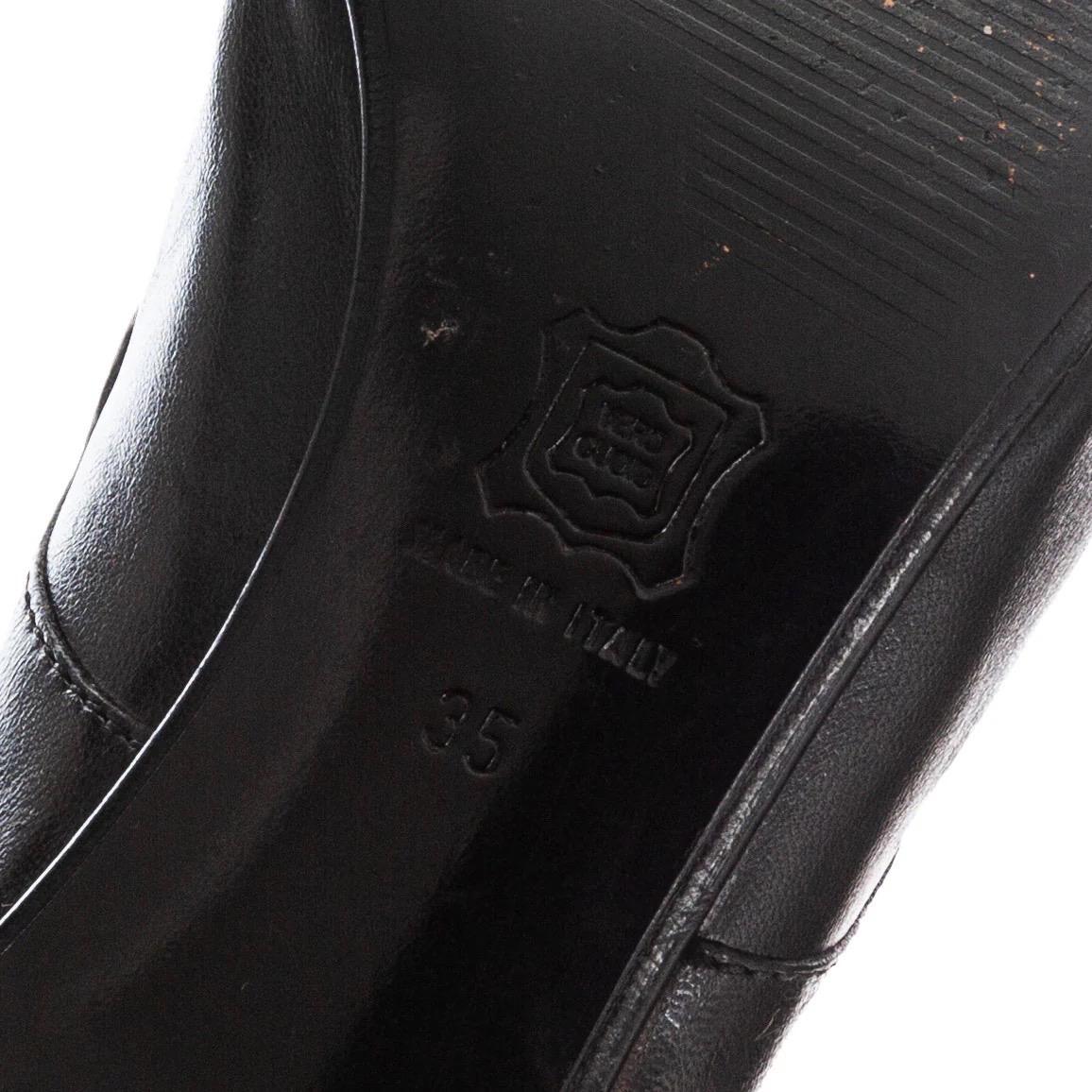 Gianni Versace 1980s Black Leather Gold-Tone Medusa Pointed Ankle Boots For Sale 4