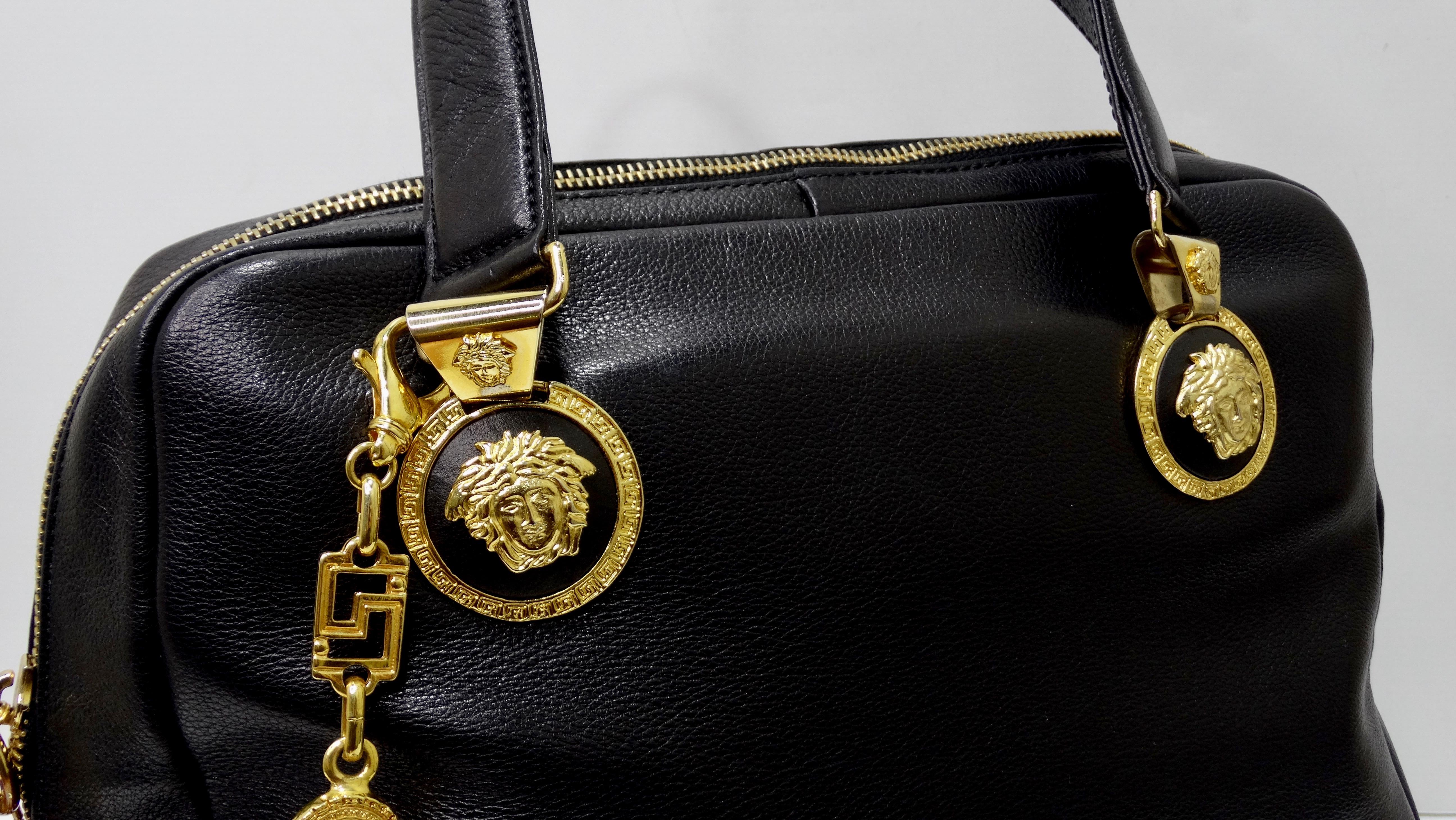 Gianni Versace 1980s Medusa Medaillon Handtasche im Zustand „Gut“ in Scottsdale, AZ