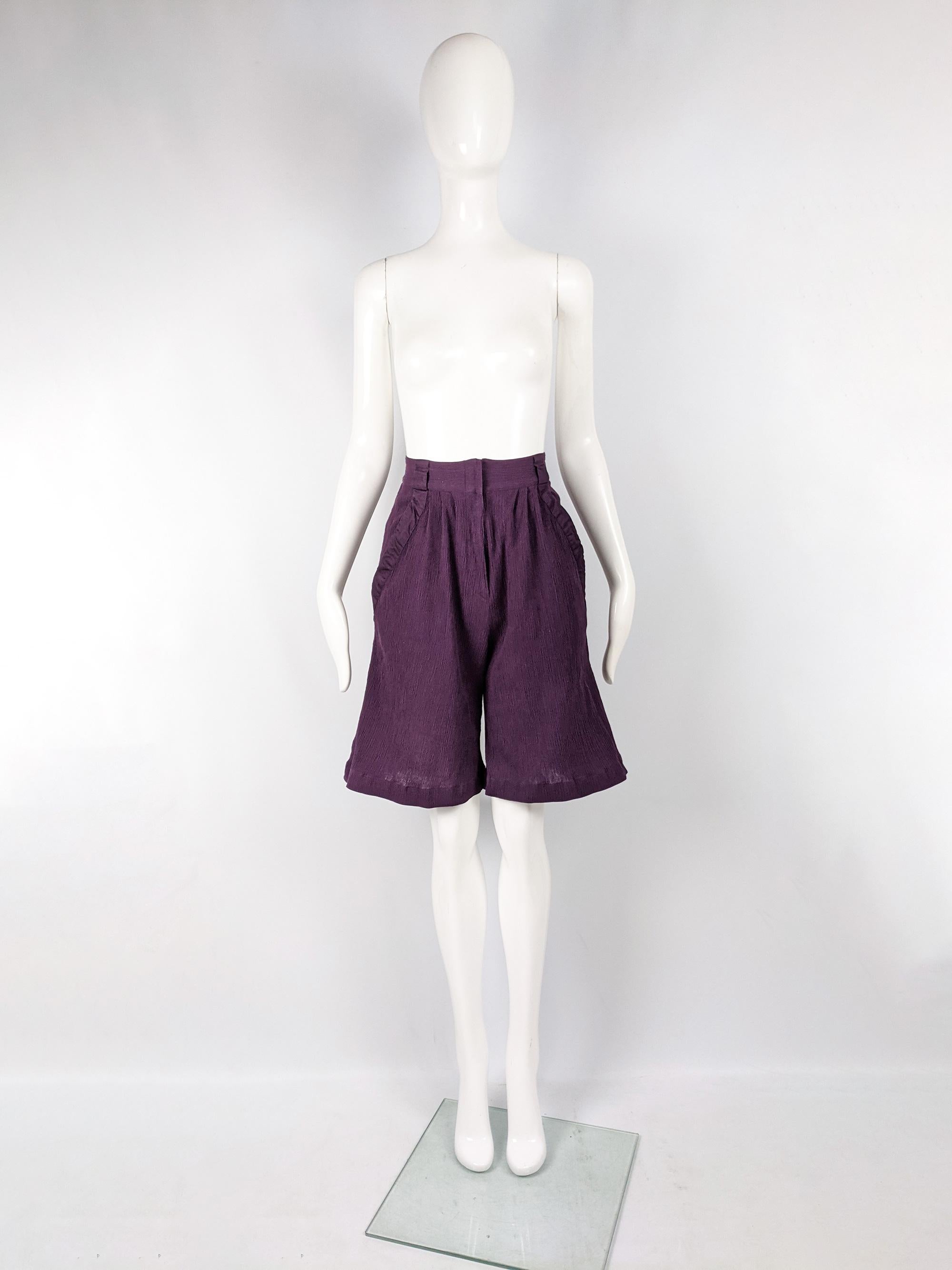An amazing and rare pair of Gianni Versace vintage womens shorts from the early 80s. In an aubergine / dark purple pleated fabric with a wide leg that flares out to created a fluted shape and a high waist.

Size:  Marked vintage IT 42 but fits more