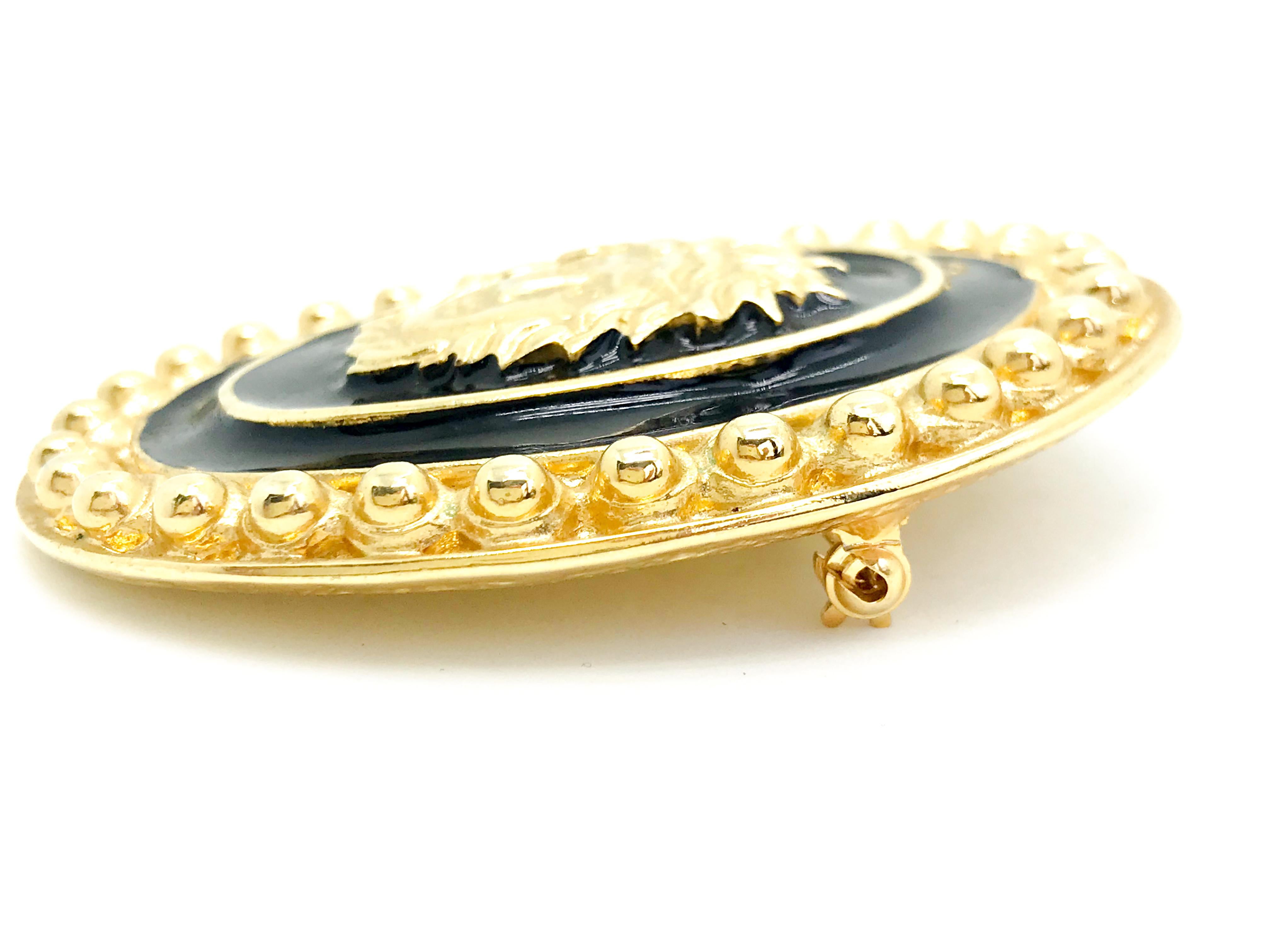 Gianni Versace 1980s Vintage Large Statement Brooch Pin  For Sale 1