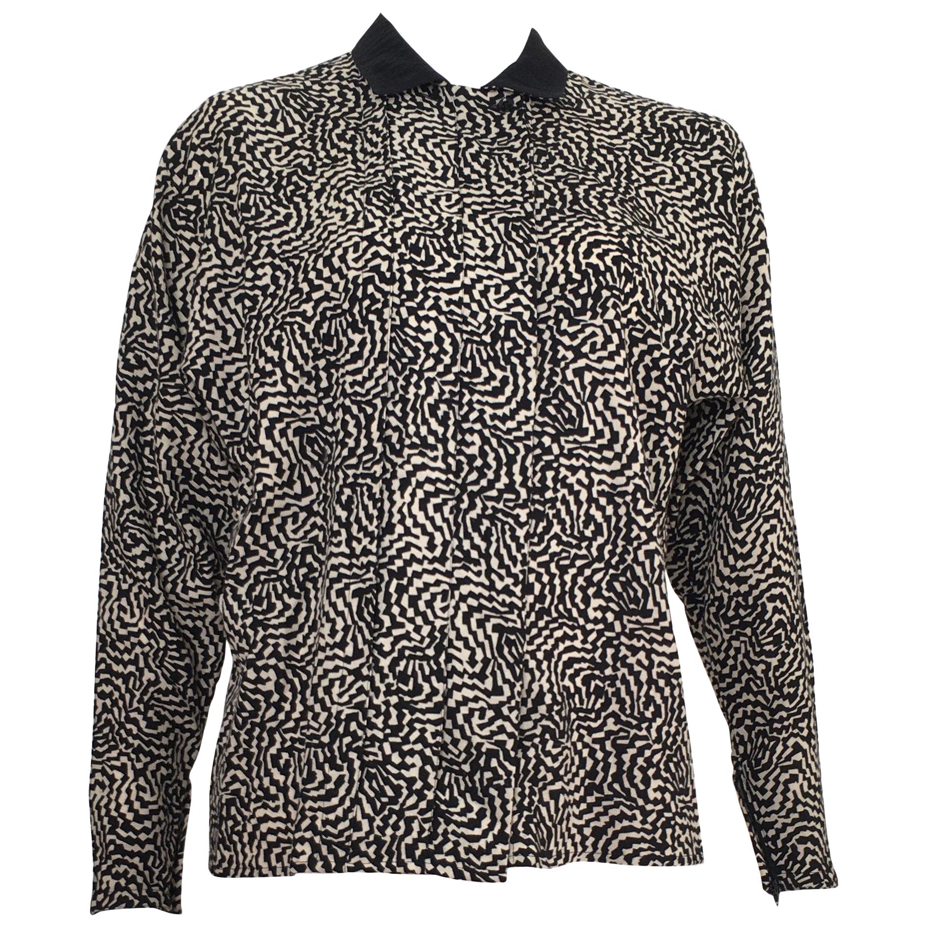 Gianni Versace 1980s Wool Abstract Pattern Button Up Blouse Size 6 / 40. For Sale