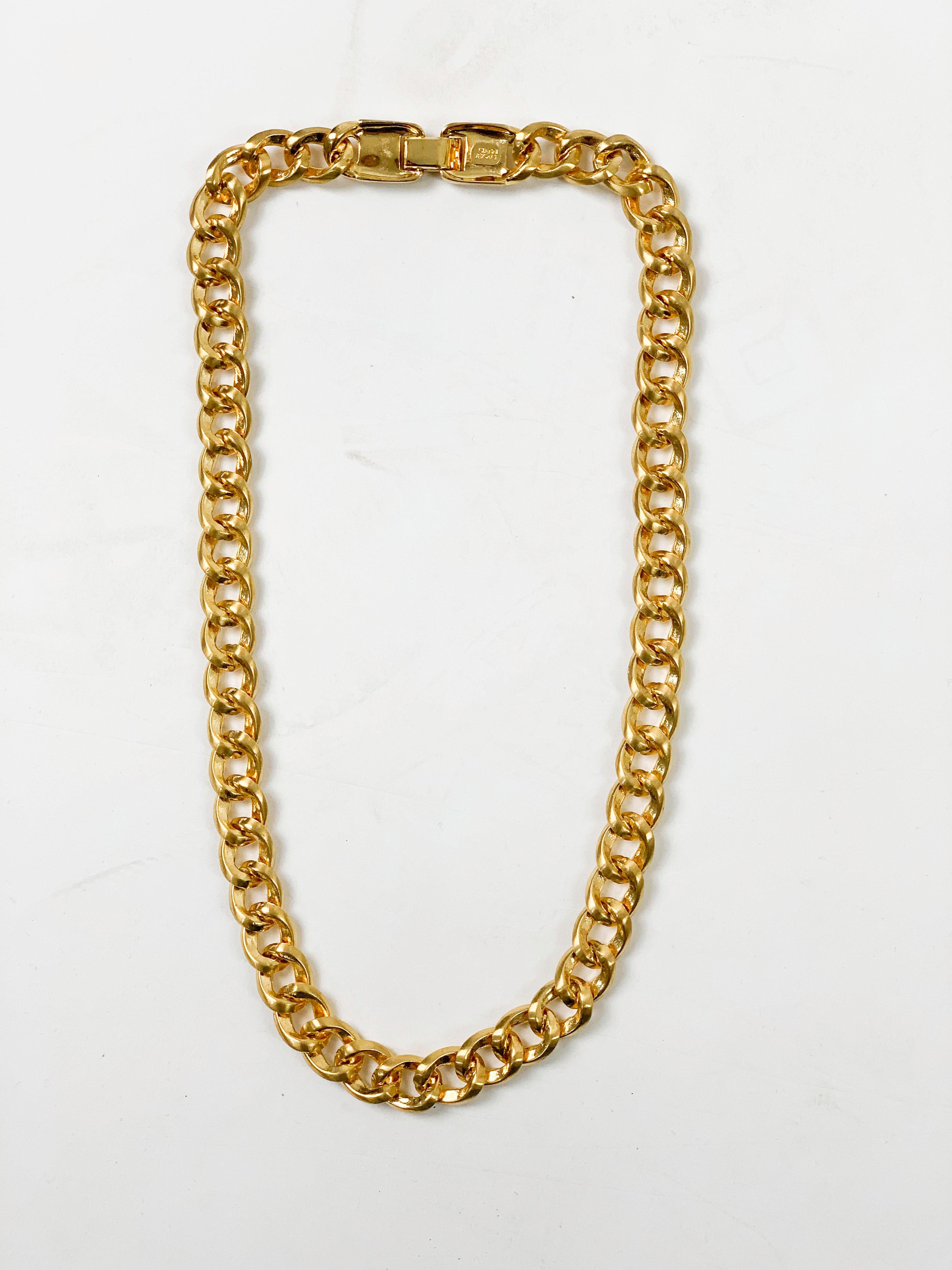 This Gianni Versace curb chain is made in Italy from a gold tone metal. The brushed gold chain features crystals within the chain and the fastening is the famous medusa head logo. Stamped with Gianni Versace this simple yet bold item is in true