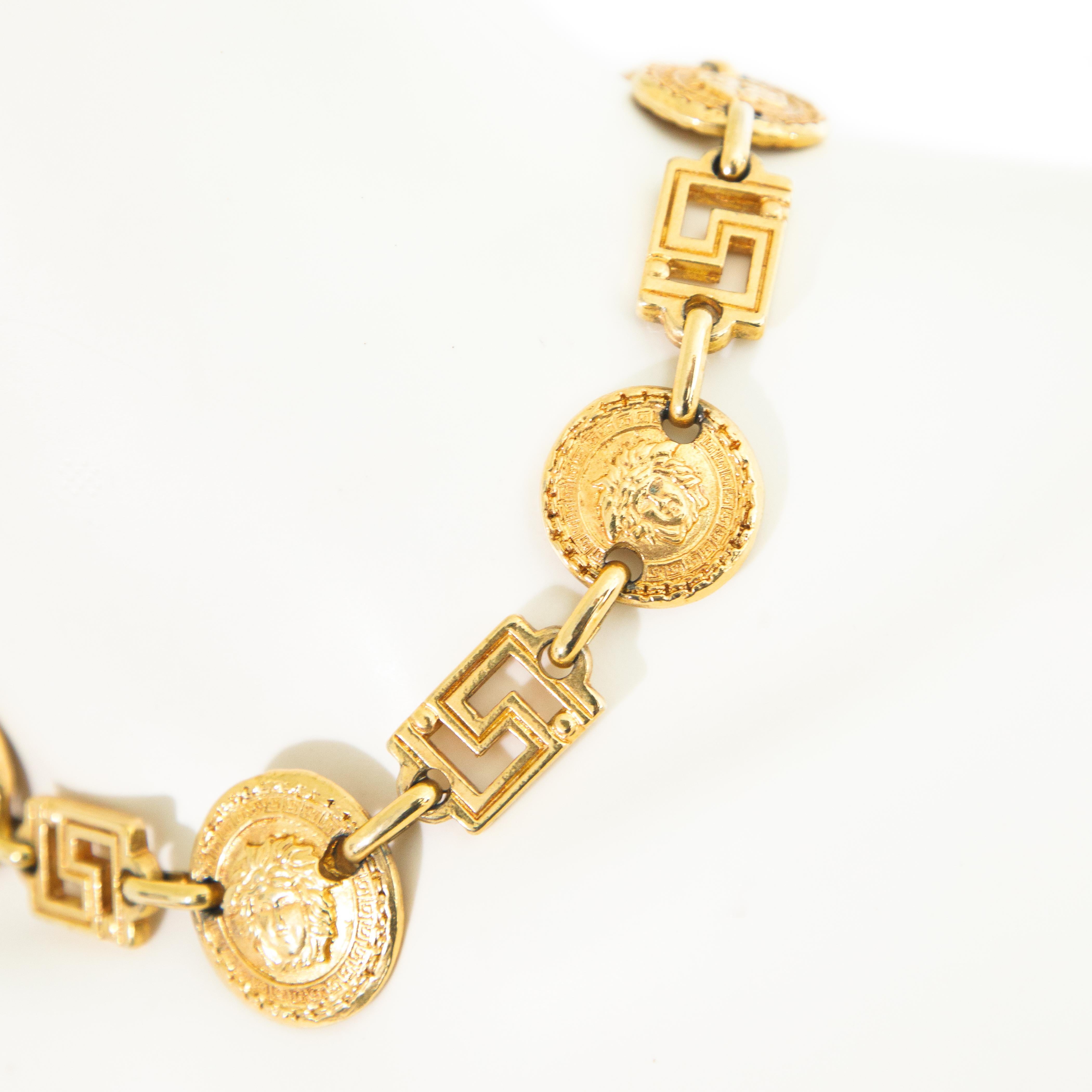 Gianni Versace Collar Medusa Oro Años 90 en Bueno estado para la venta en London, GB