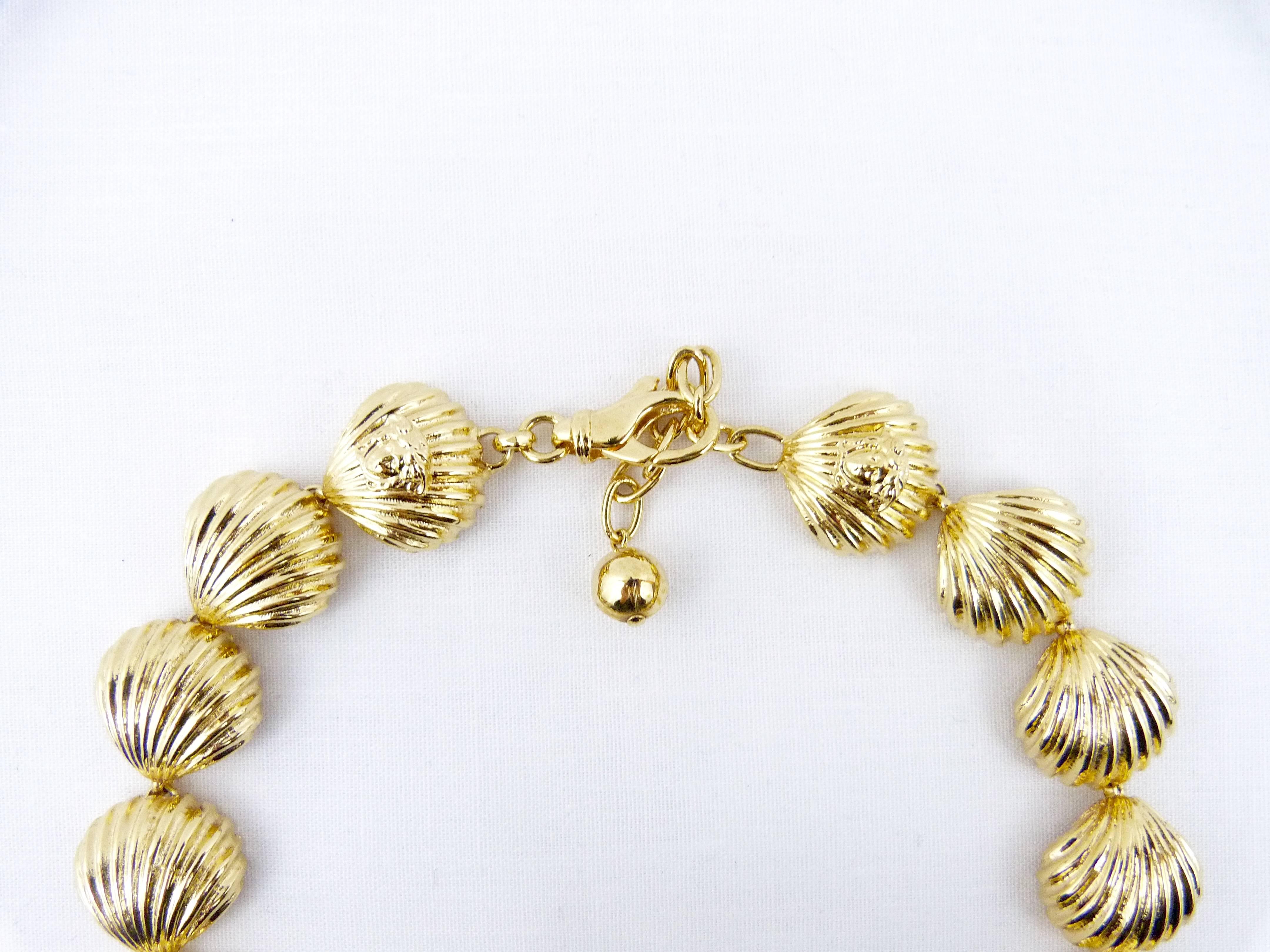 This Gianni Versace gold tone shell necklace is from the Spring Summer 1992 Tresor de la Mer collection which was inspired by the abundant treasures of the sea, reminiscent of Gianni's hometown in Calabria. The necklace is made up of 18 gold plated