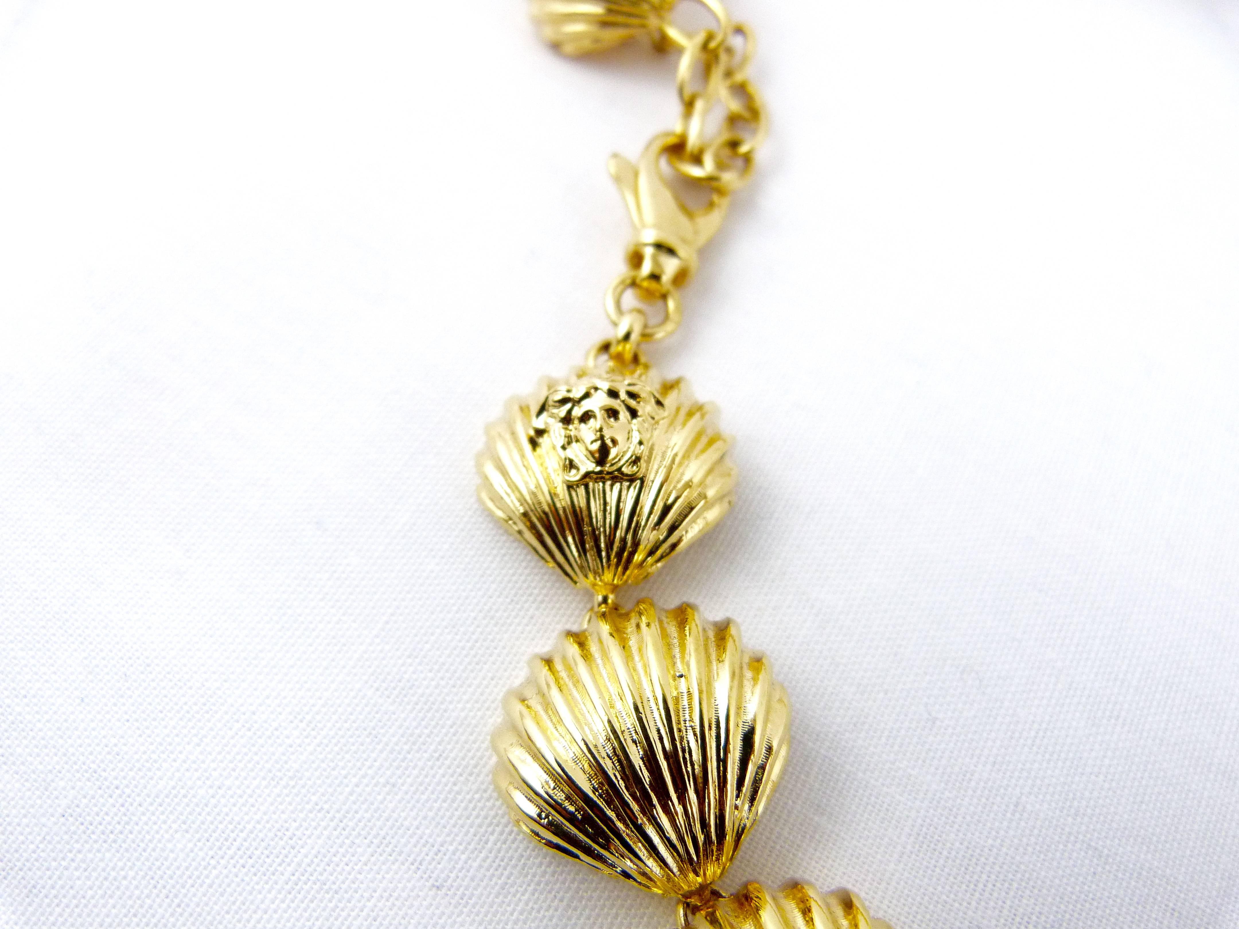 Gianni Versace 1990's gold tone shell necklace In Excellent Condition For Sale In Nottingham, GB