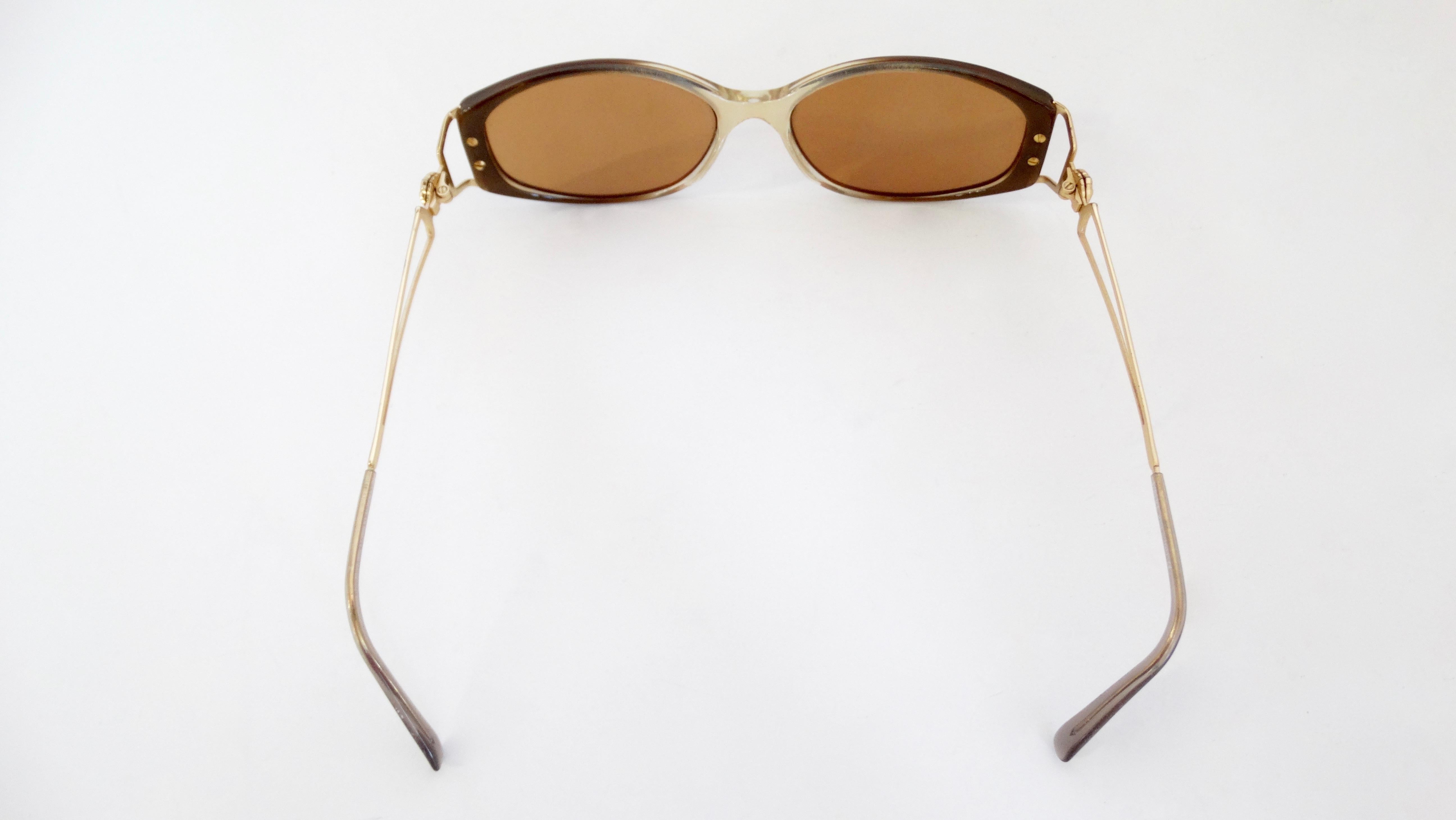 Gianni Versace 1990s Gradient Frame Sunglasses  In Good Condition For Sale In Scottsdale, AZ