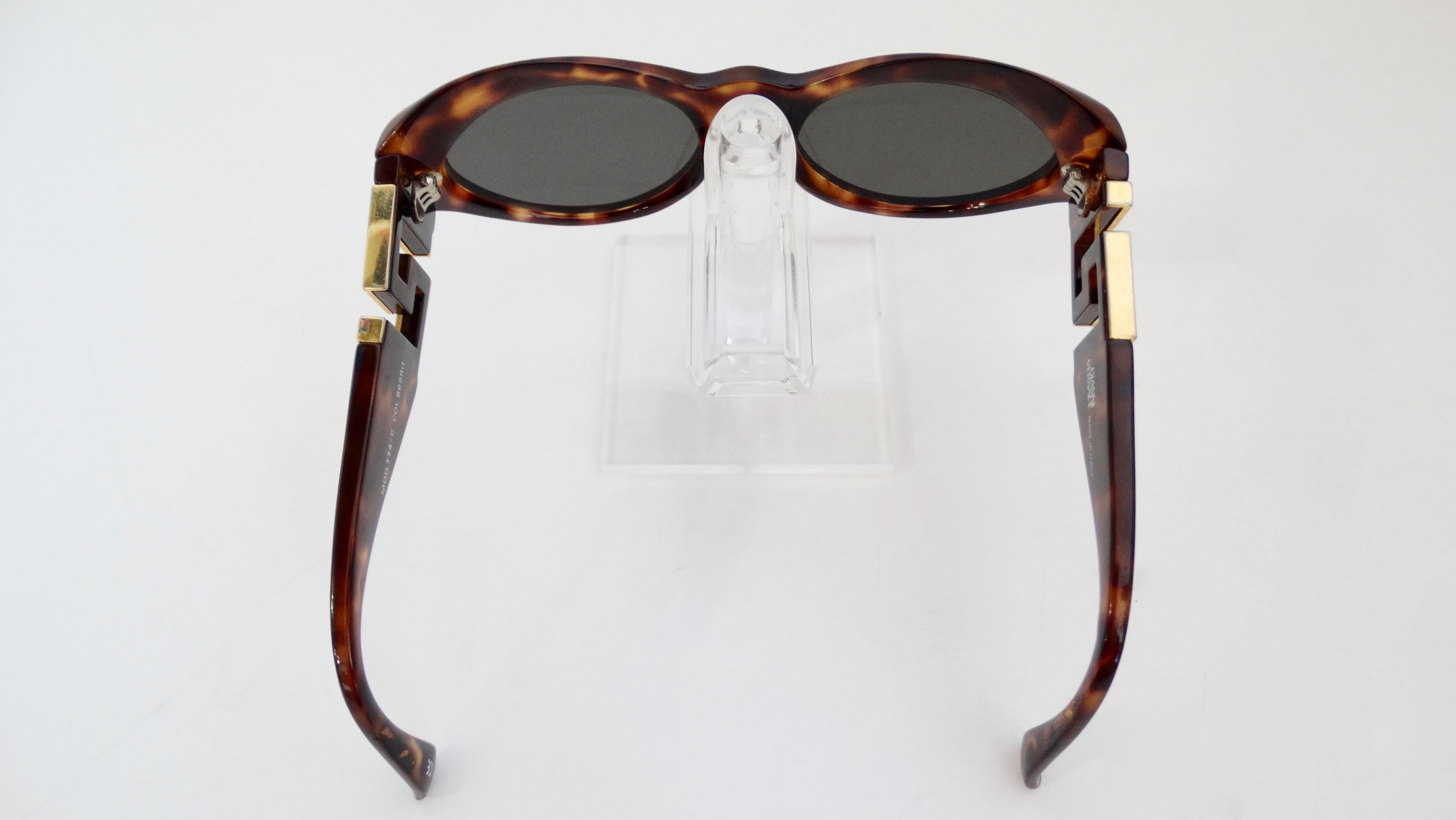 Gianni Versace 1990s Greek Key Tortoise Sunglasses  In Good Condition For Sale In Scottsdale, AZ