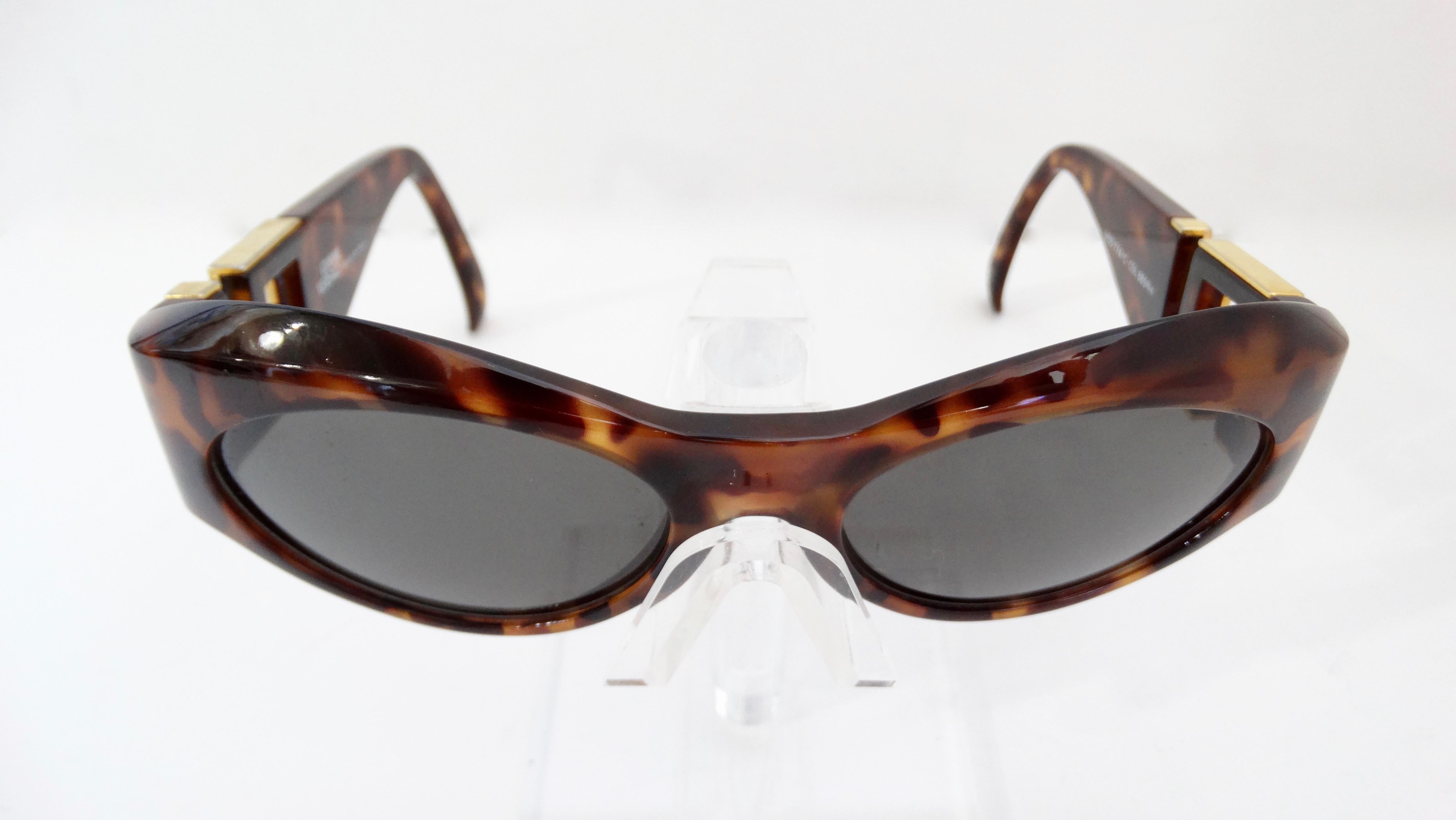 Gianni Versace 1990s Greek Key Tortoise Sunglasses  For Sale 4