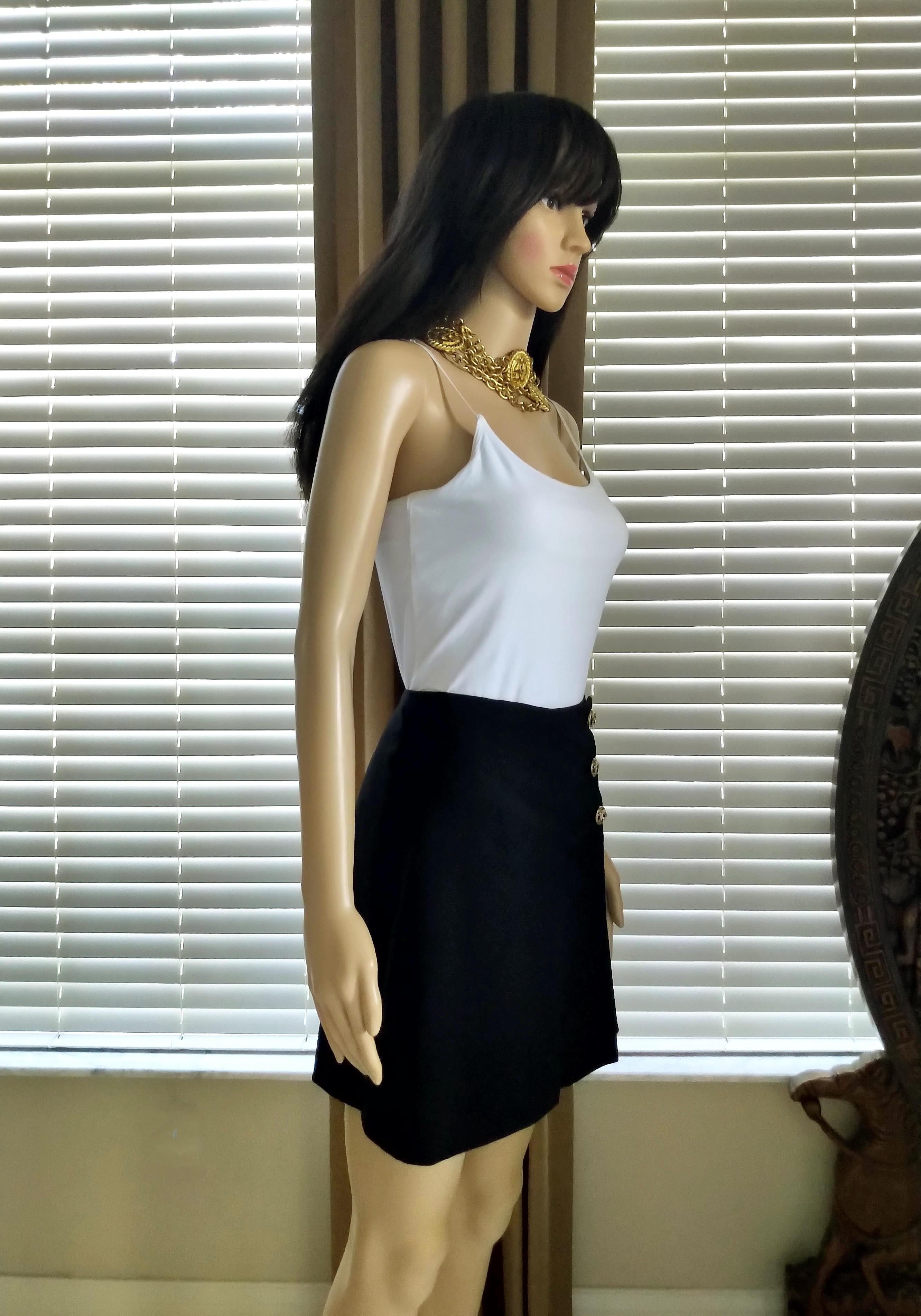Gianni Versace 1990's Medusa Gold Plated Buttons A-Line Skirt IT 38 US 2 4 In Excellent Condition For Sale In Ormond Beach, FL