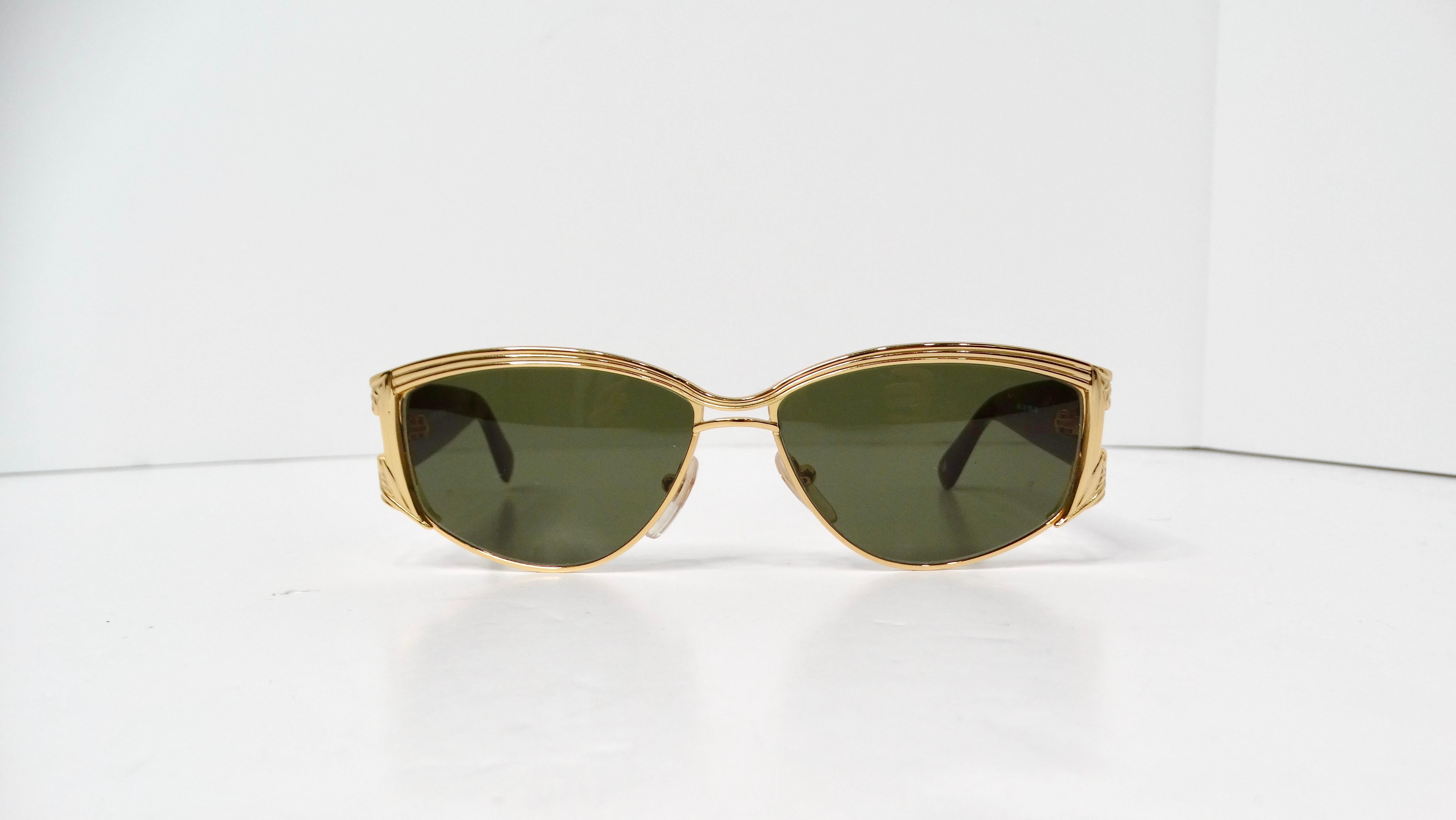 The Gianni Versace 1990s S.62 sunglasses epitomize the glamor and bold aesthetics of the iconic Italian fashion house. Featuring a rich tortoise color on the sides complemented by eye-catching gold-tone frames, these sunglasses exude luxury and