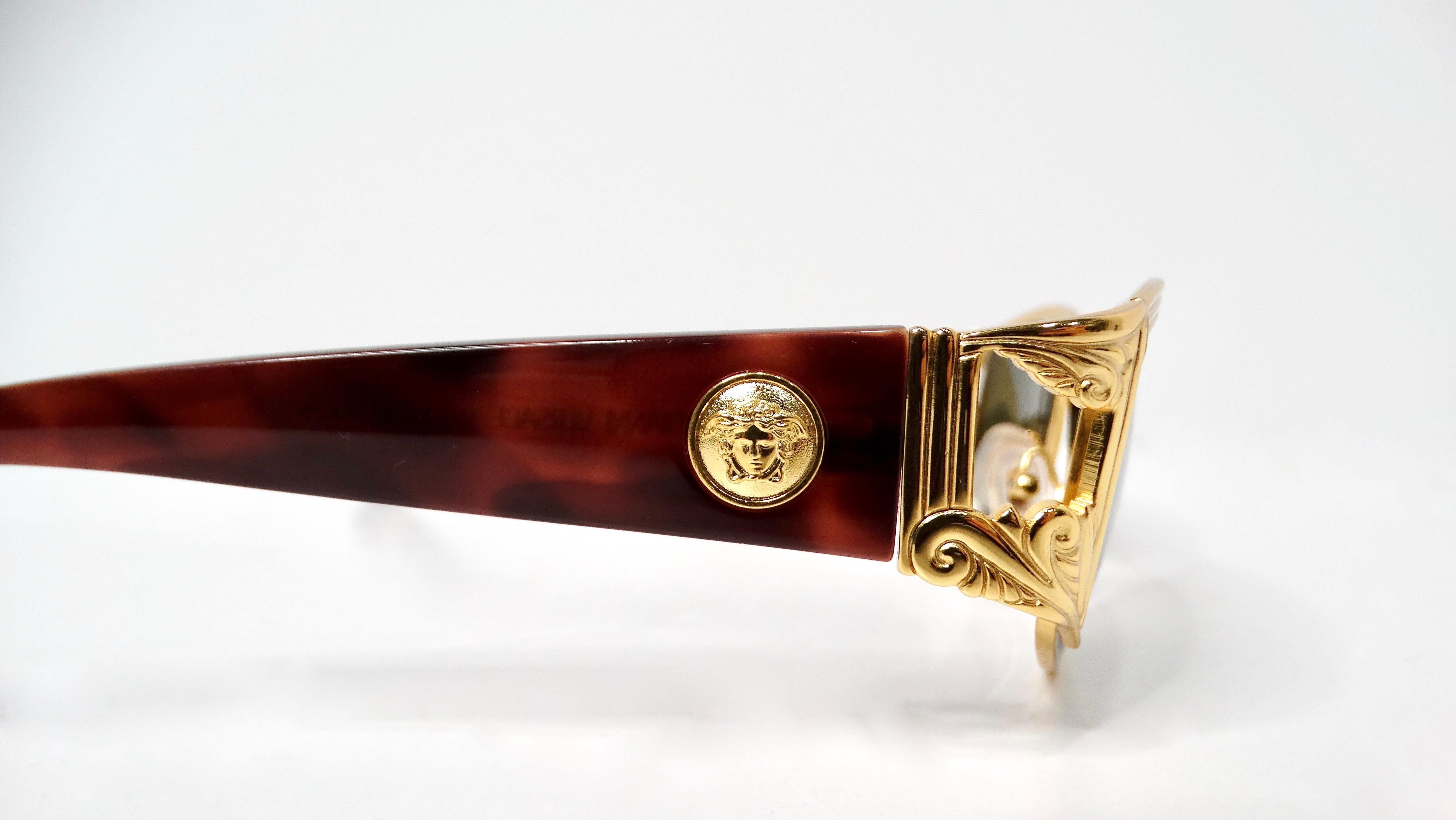 Women's or Men's Gianni Versace 1990s S.62 Tortoise and Gold-Tone Green Tinted Sunglasses For Sale