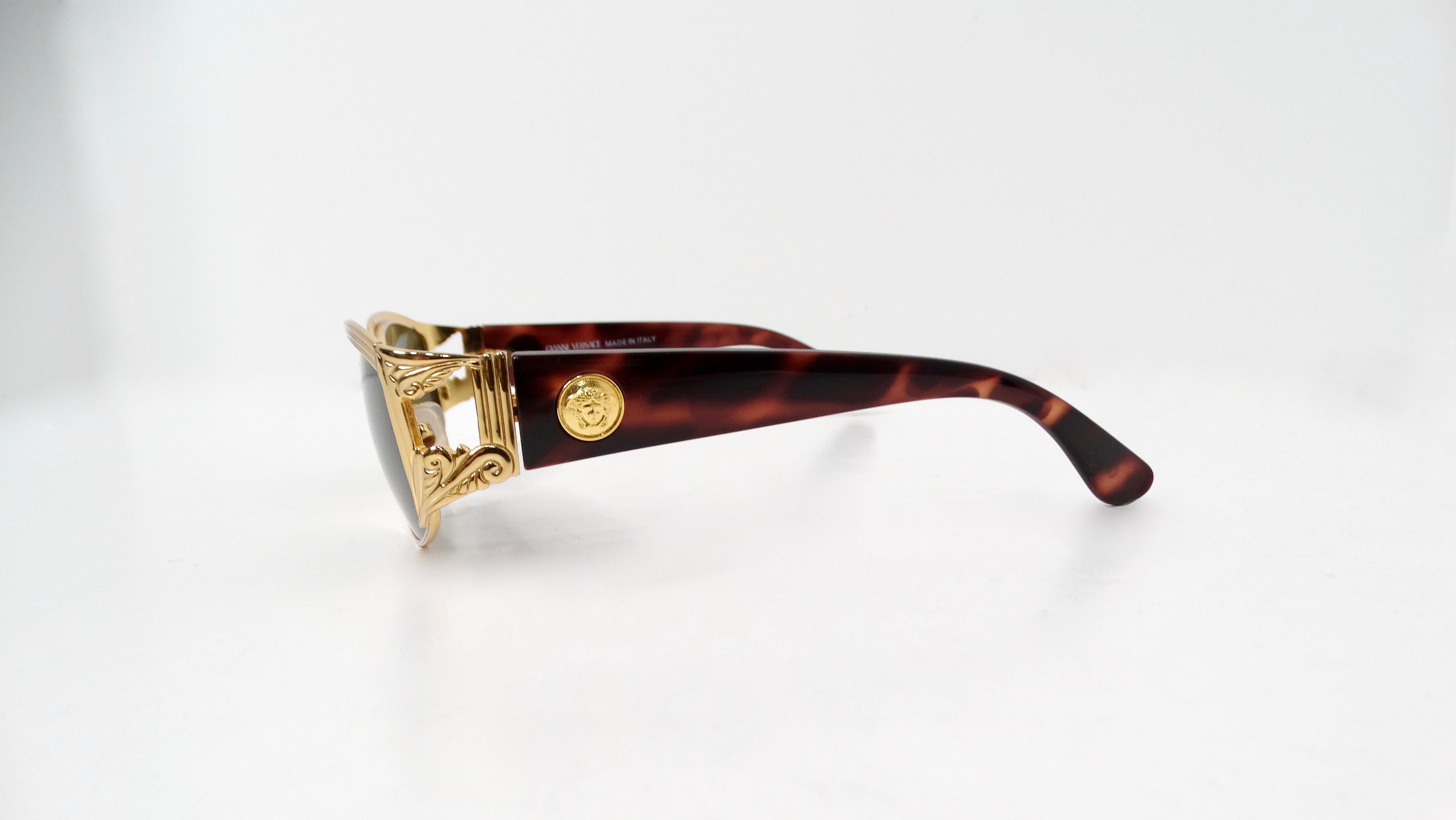 Gianni Versace 1990s S.62 Tortoise and Gold-Tone Green Tinted Sunglasses For Sale 1