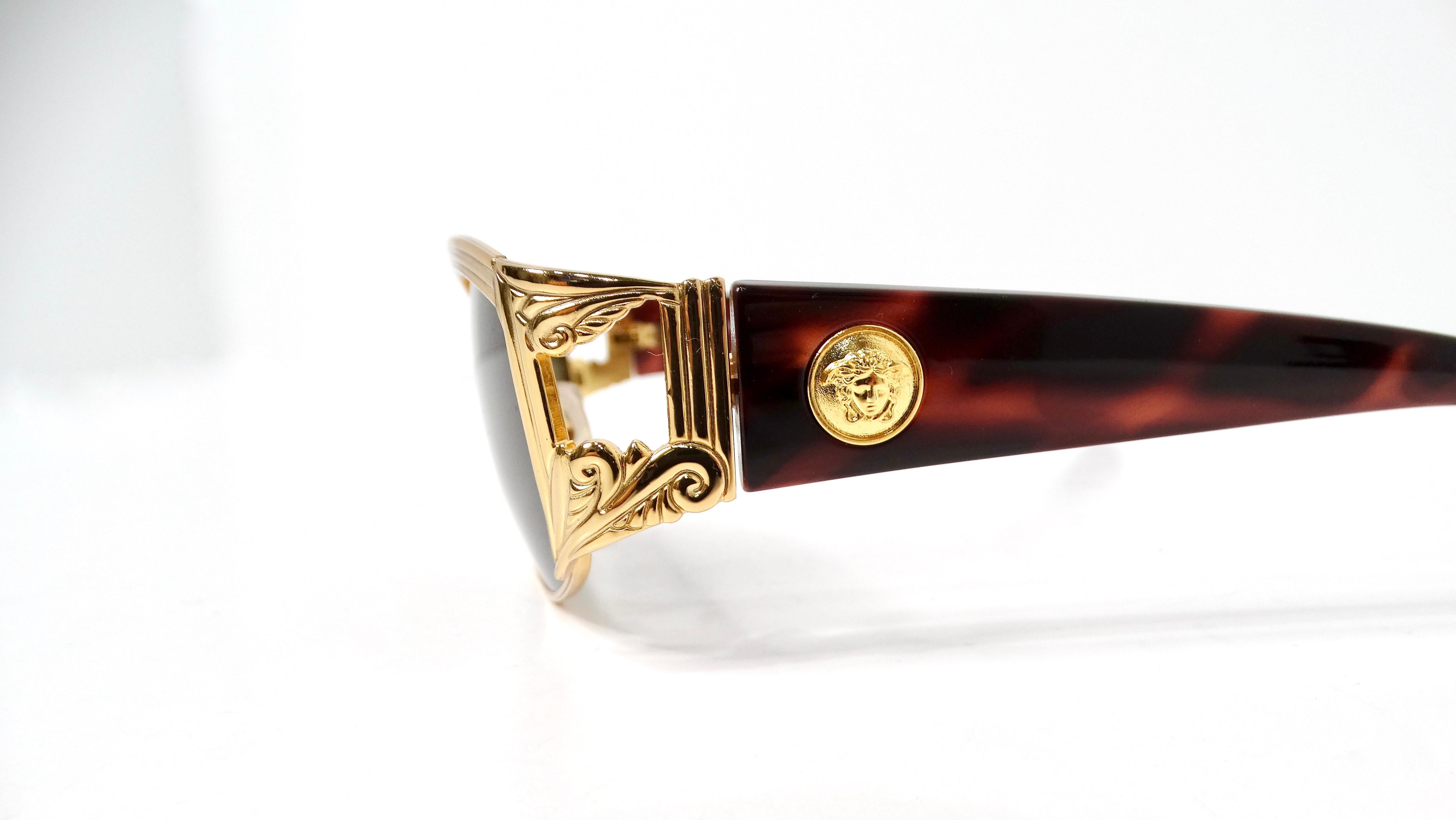 Gianni Versace 1990s S.62 Tortoise and Gold-Tone Green Tinted Sunglasses For Sale 2