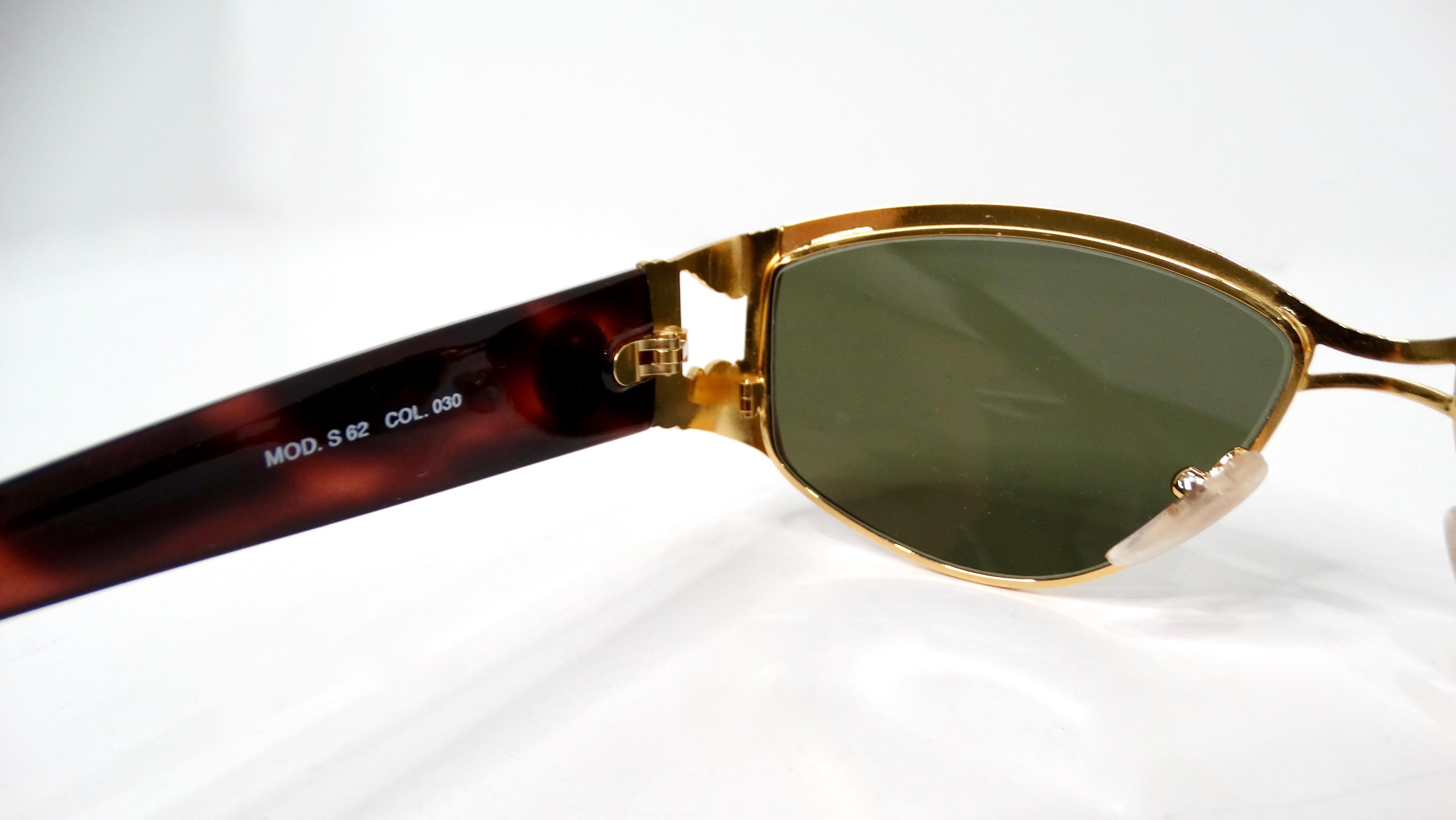 Gianni Versace 1990s S.62 Tortoise and Gold-Tone Green Tinted Sunglasses For Sale 3