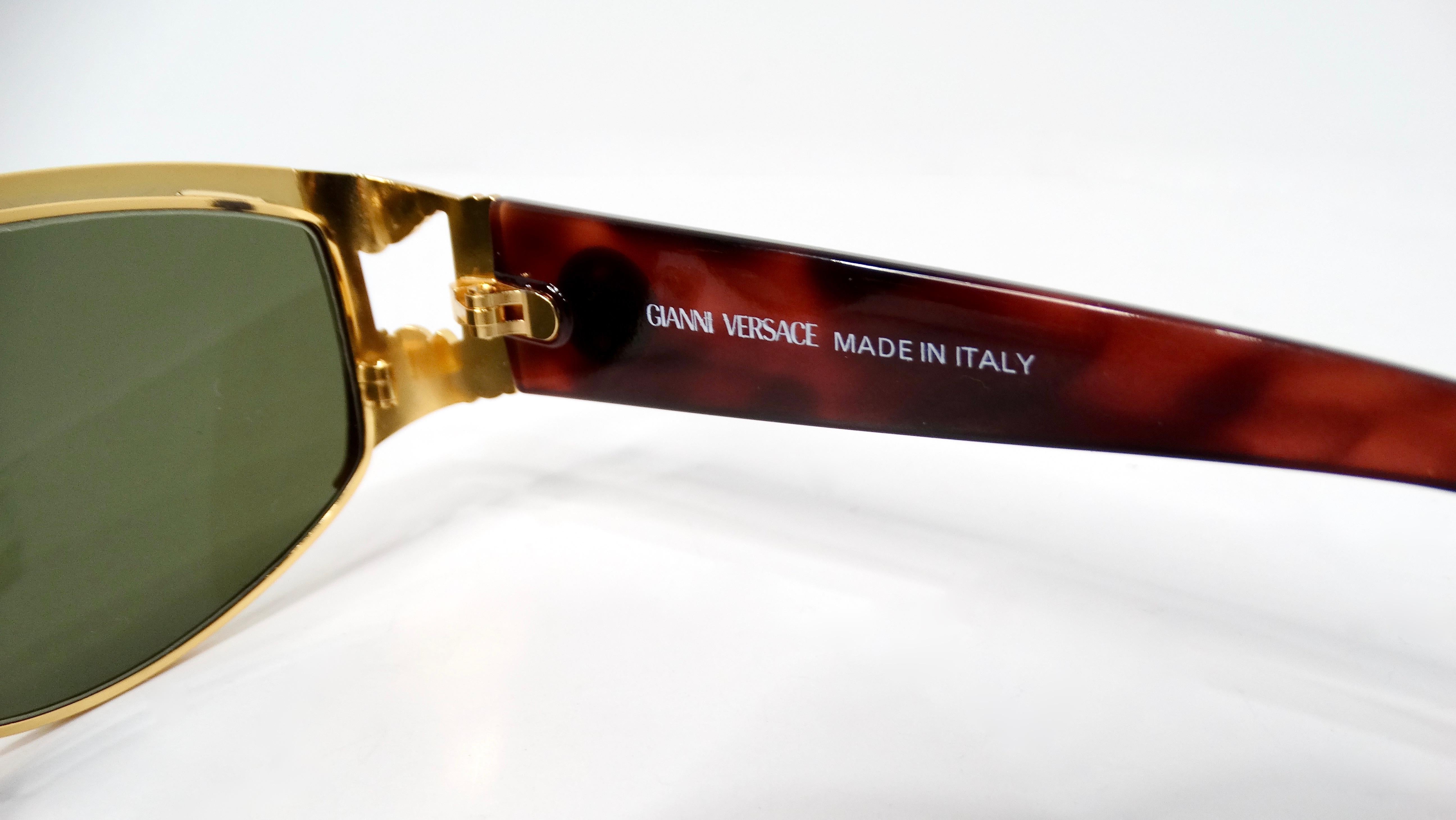 Gianni Versace 1990s S.62 Tortoise and Gold-Tone Green Tinted Sunglasses For Sale 4