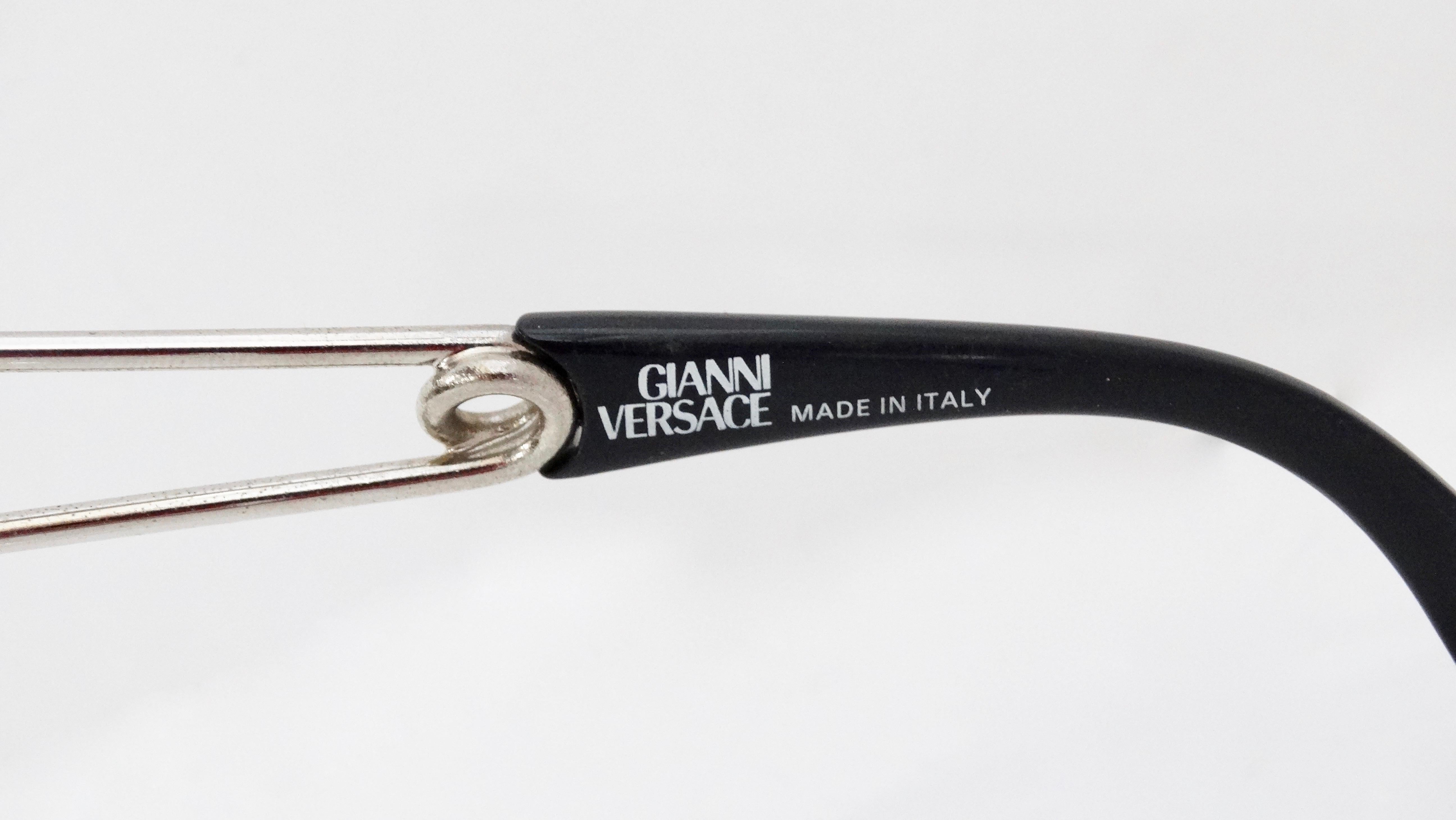 Noir Lunettes de soleil à épingle de sécurité Gianni Versace 1990  en vente