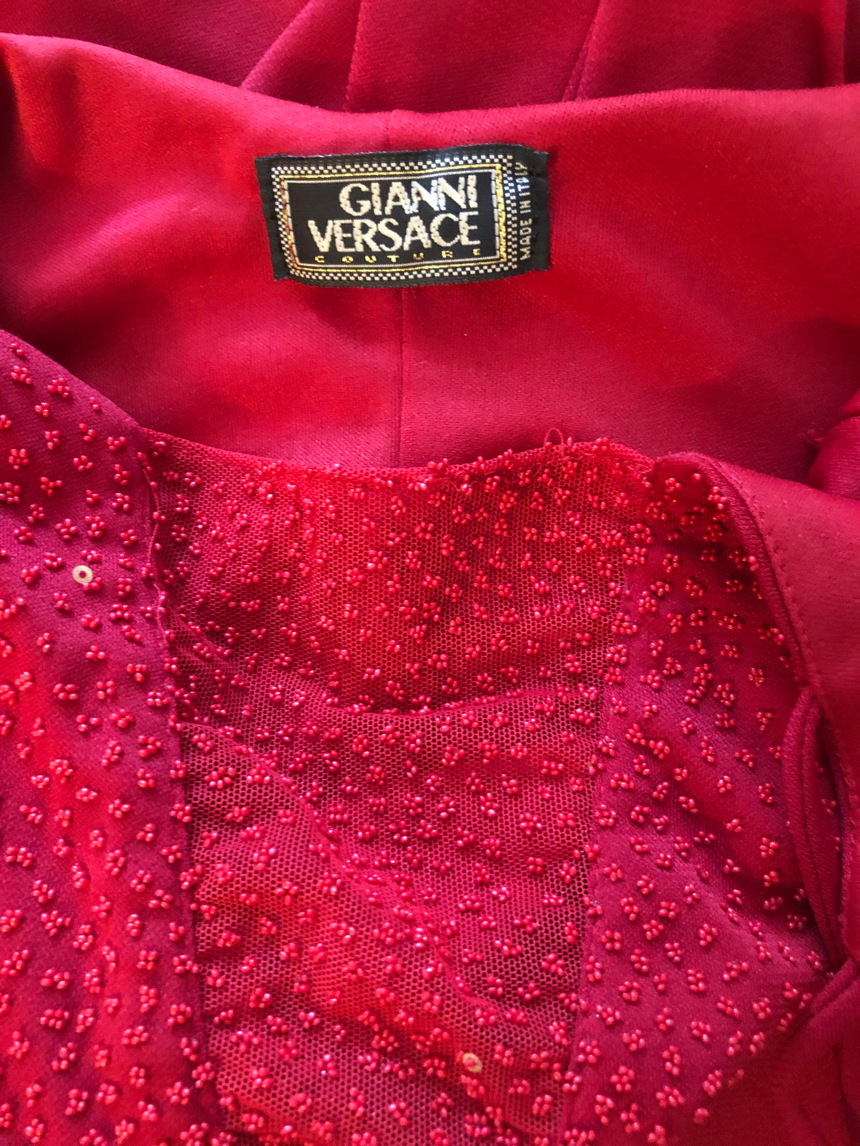 Gianni Versace Robe de soirée rouge à empiècements transparents et ornements vintage, années 1990 en vente 2