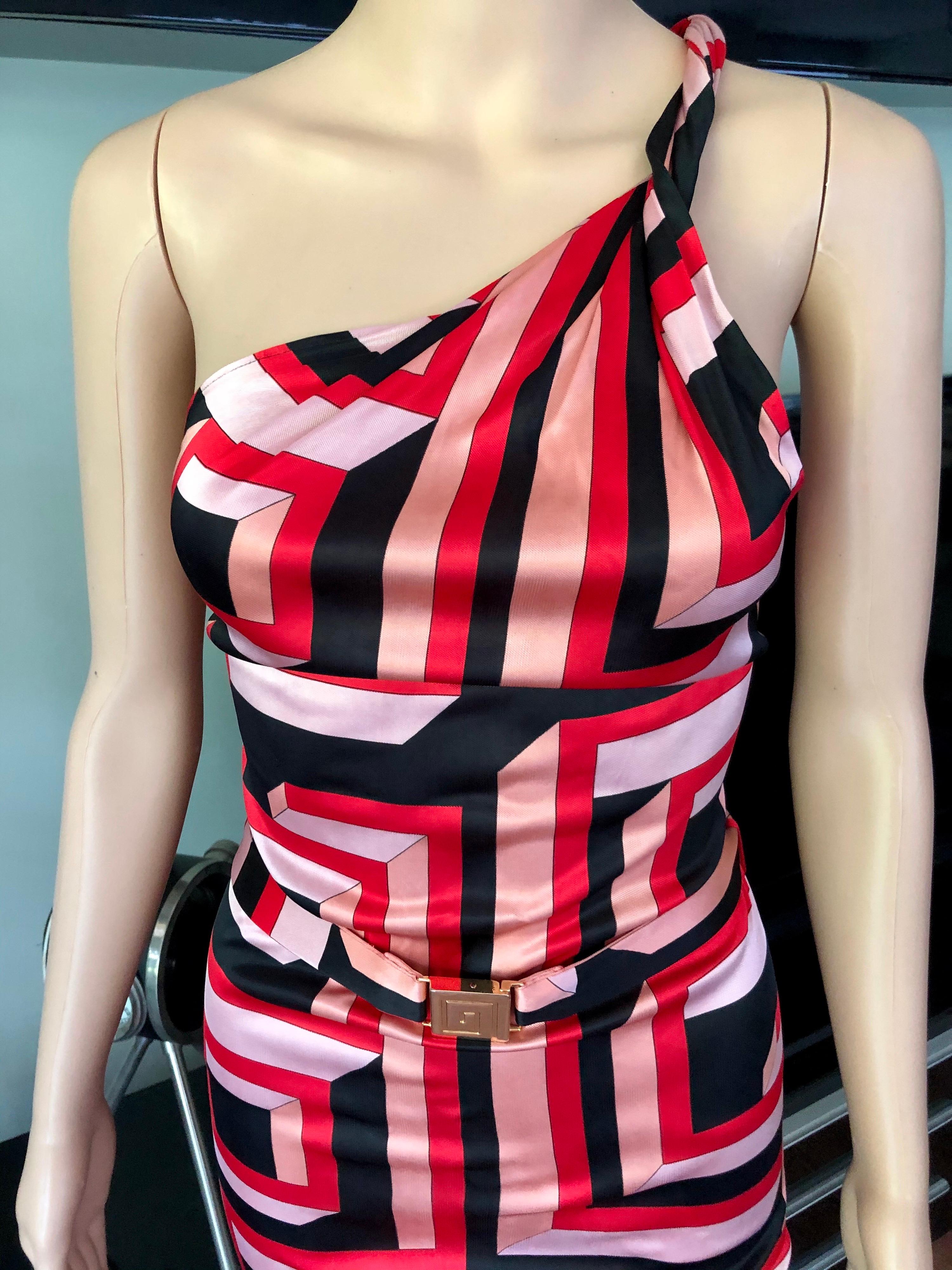 Gianni Versace F/S 2001 Vintage Kleid mit geometrischem Druck und offenem Rückenausschnitt im Zustand „Gut“ im Angebot in Naples, FL