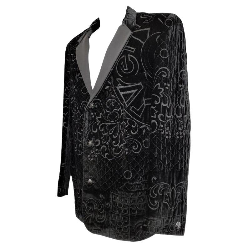 Gianni Versace 1991 Vintage Black Velvet Brazer with Embroidery for Men In Excellent Condition For Sale In Montgomery, TX
