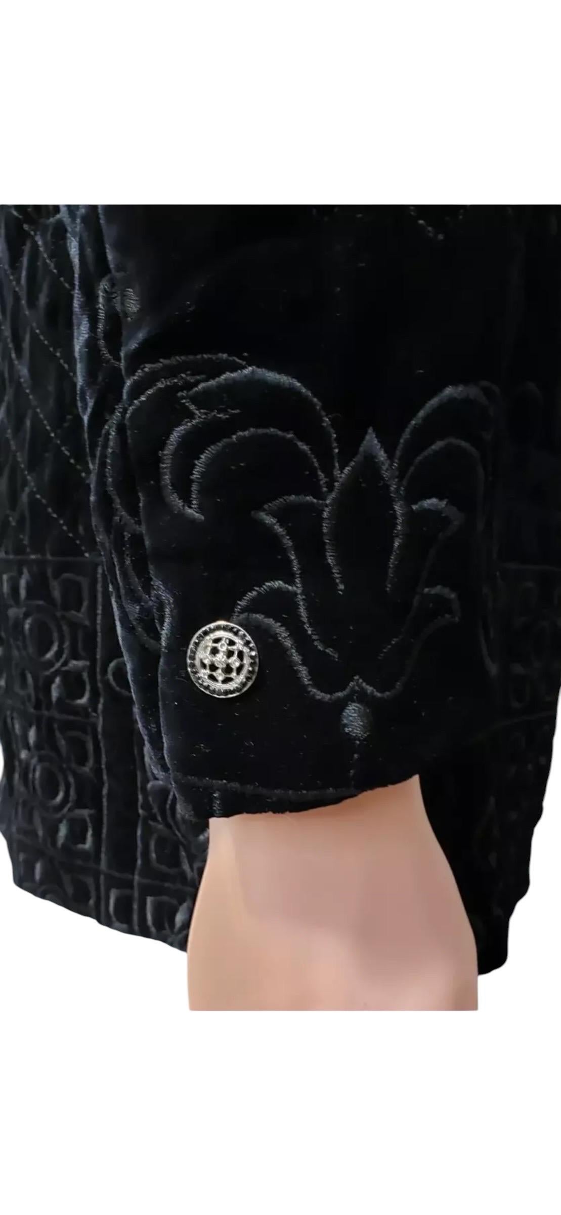 Gianni Versace 1991 Vintage Black Velvet Brazer with Embroidery for Men For Sale 1