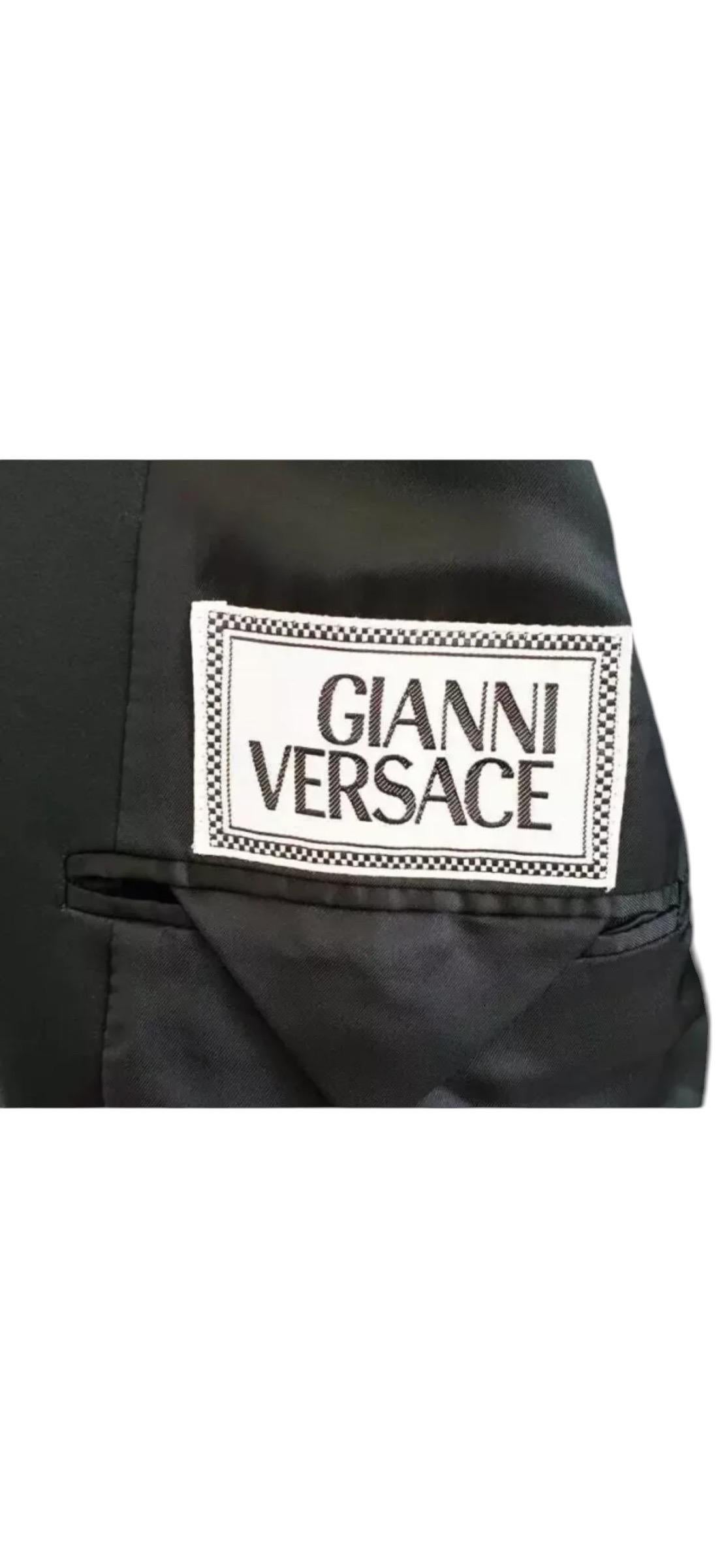 Gianni Versace 1991 Vintage Black Velvet Brazer with Embroidery for Men For Sale 2