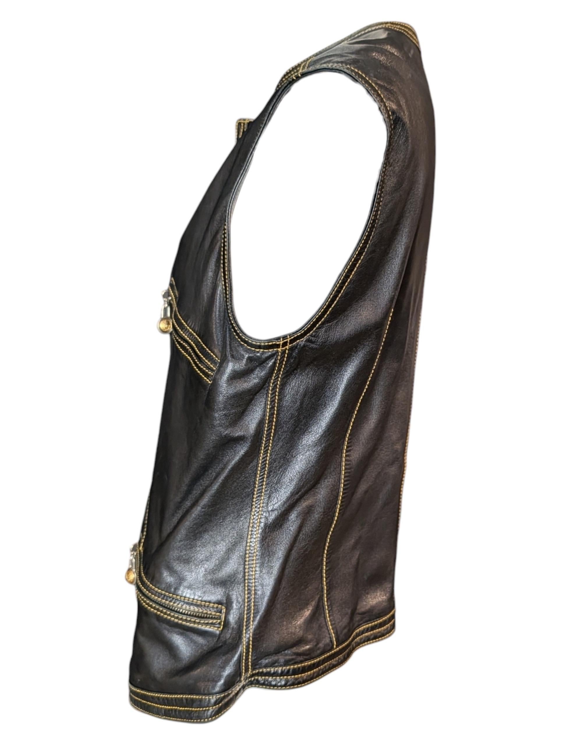 Gianni Versace 1992 Schwarze Lederweste mit Medusa-Reißverschlüssen - Seltenes Vintage-Stück für Damen oder Herren im Angebot