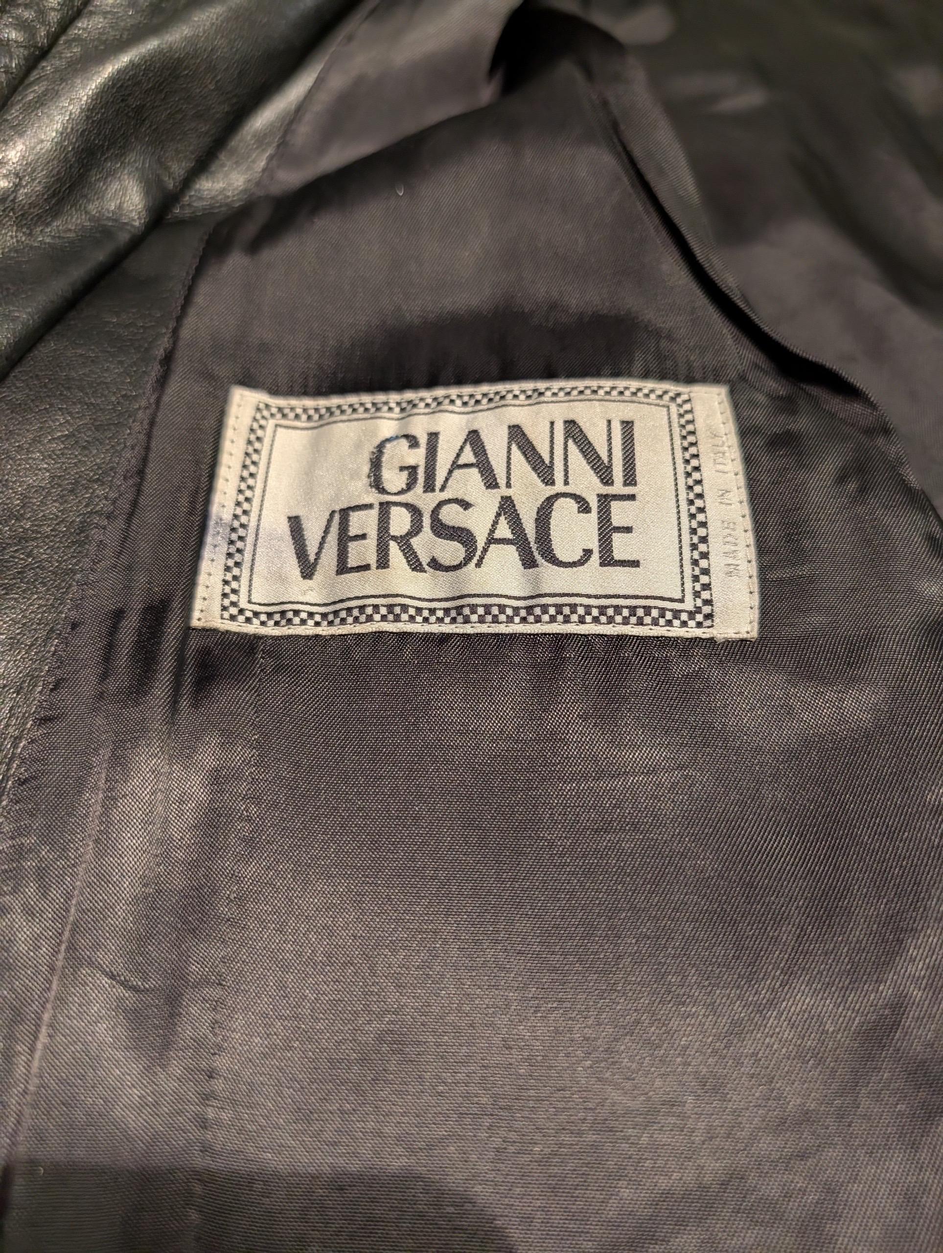 Gianni Versace 1992 Schwarze Lederweste mit Medusa-Reißverschlüssen - Seltenes Vintage-Stück im Angebot 5
