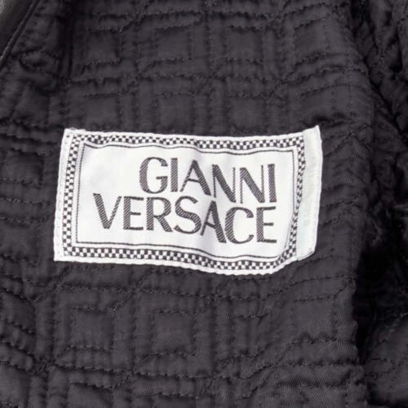 Gianni Versace 1992 A&M in pelle nera con fibbia bondage oro bomber IT38 XS in vendita 4