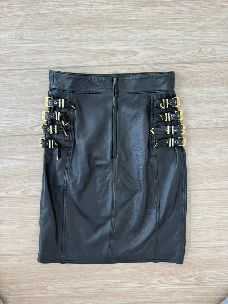 Donna Gianni Versace 1992 Gonna vintage in pelle A&M Bondage con fibbia d'oro in vendita