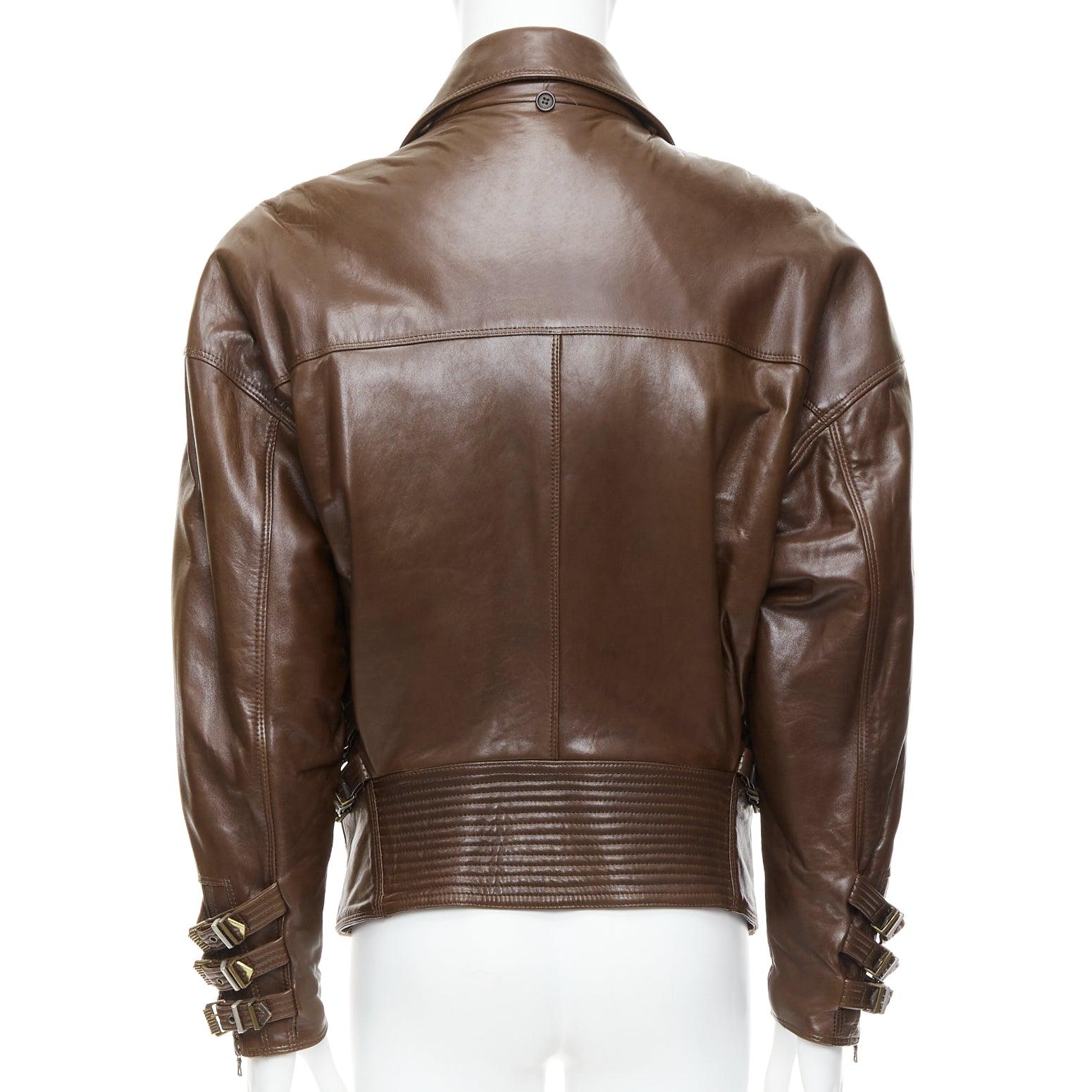 Gianni Versace 1992 Vintage S&M fibbia bondage Tiger bomber in pelle IT48 in vendita 1