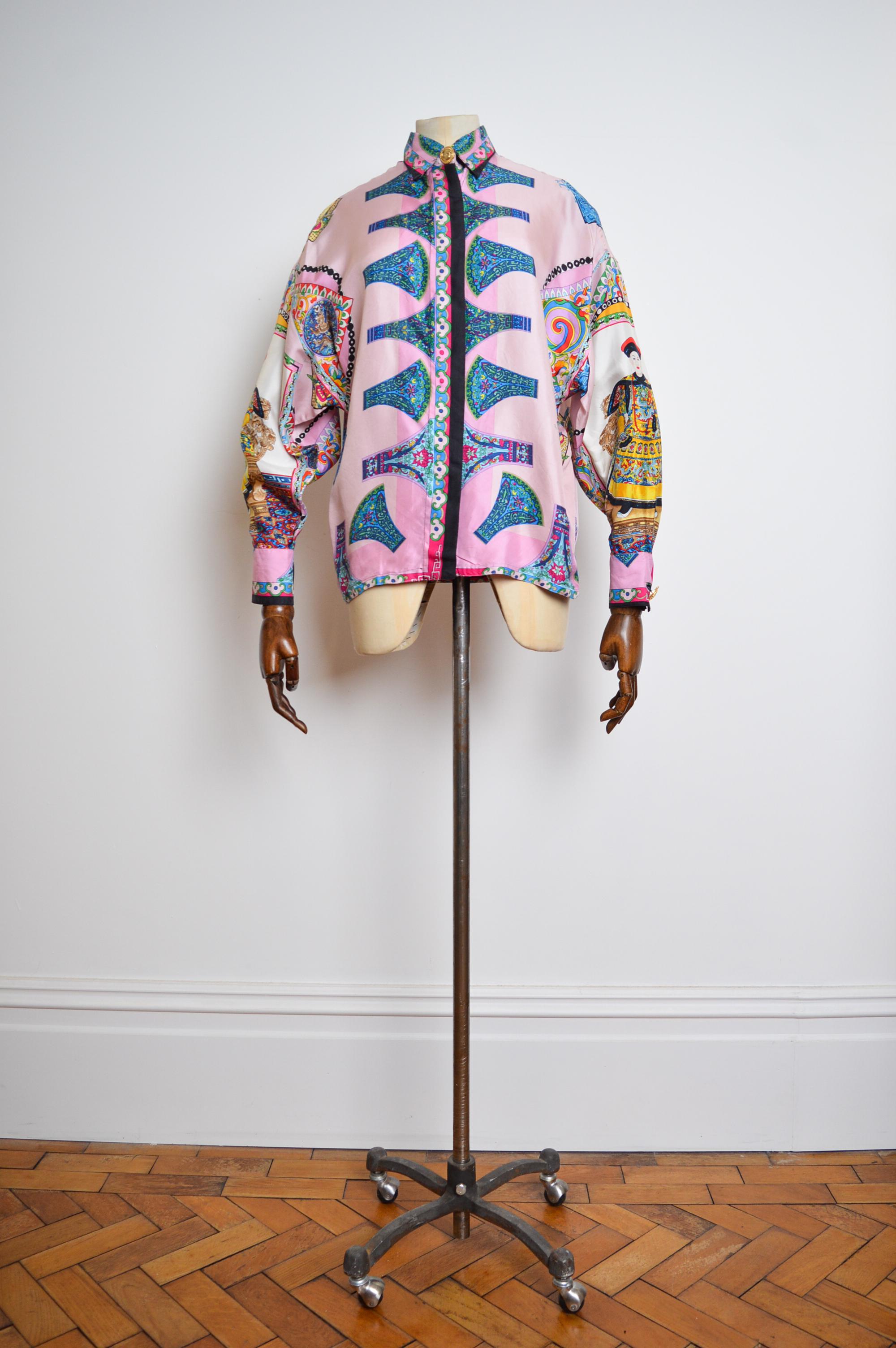 A Superb Gianni Versace Spring/Summer 1993 'ATELIER VERSACE' Baroque patterned Long sleeve Shirt, crafted from a vibrantly printed Silk displaying beautiful imagery of a Royal Chinese Emperor amongst other decorative motifs. 

MADE IN ITALY.  