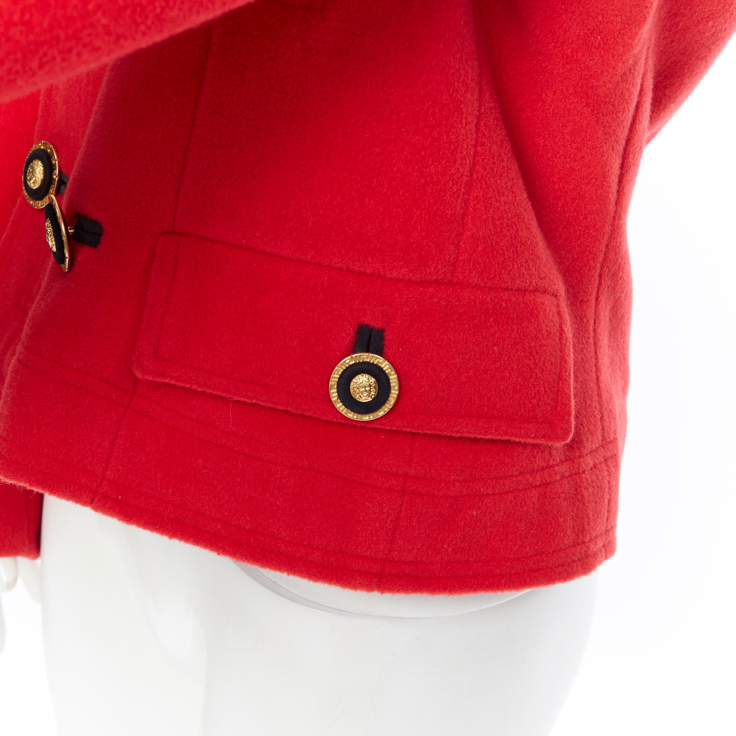 GIANNI VERSACE 1993 Vintage rote Wolle Medusa Knopf Doppelreihermantel M 4