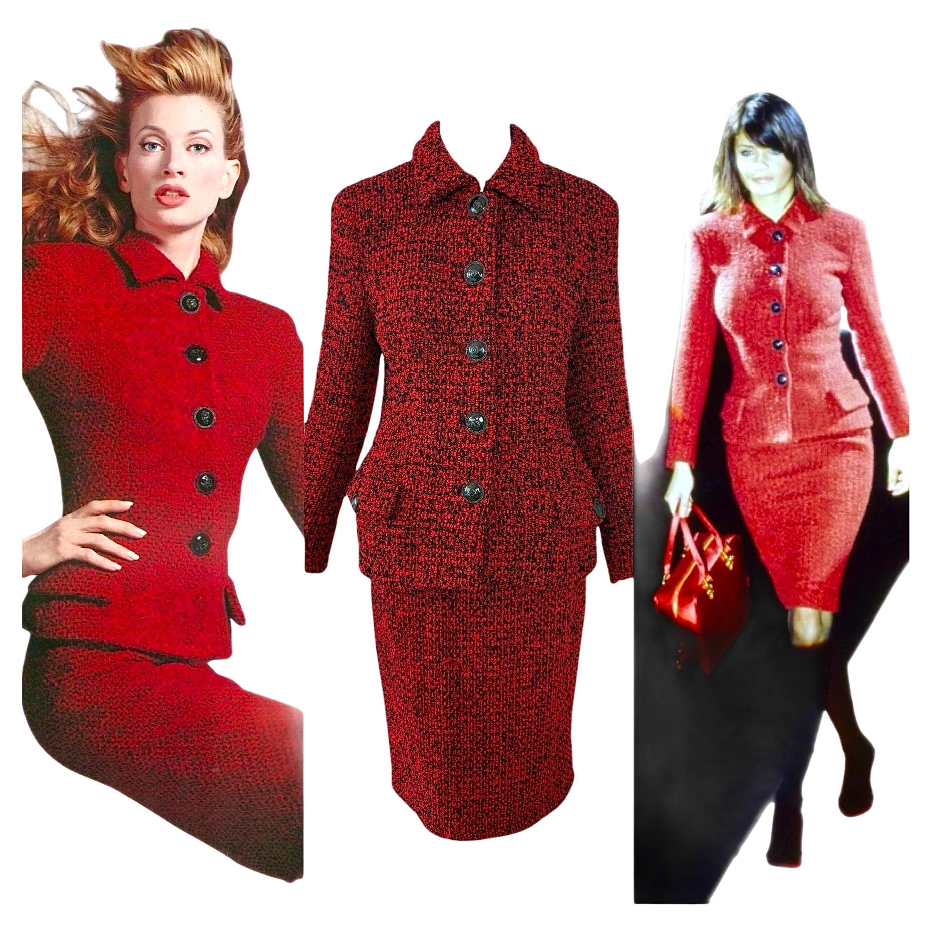 Gianni Versace 1995, iconico abito vintage da passerella con gonna rossa e nera