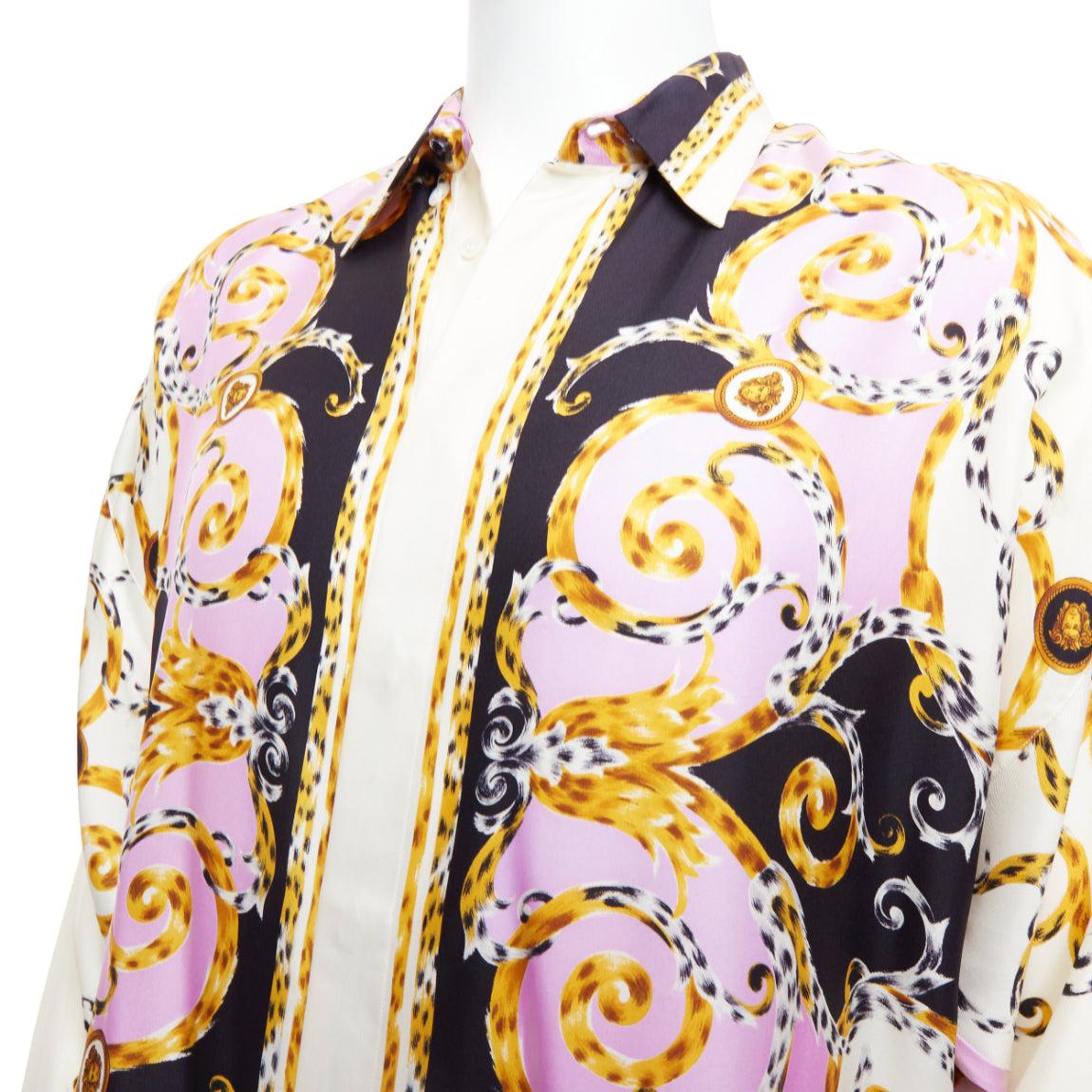 GIANNI VERSACE 1995 Vintage 100% silk purple black leopard barocco shirt IT48 M
Reference: TGAS/E00433
Brand: Gianni Versace
Collection: 1995
Material: Silk
Color: Purple, Black
Pattern: Barocco
Closure: Button
Made in: Italy

CONDITION:
Condition: