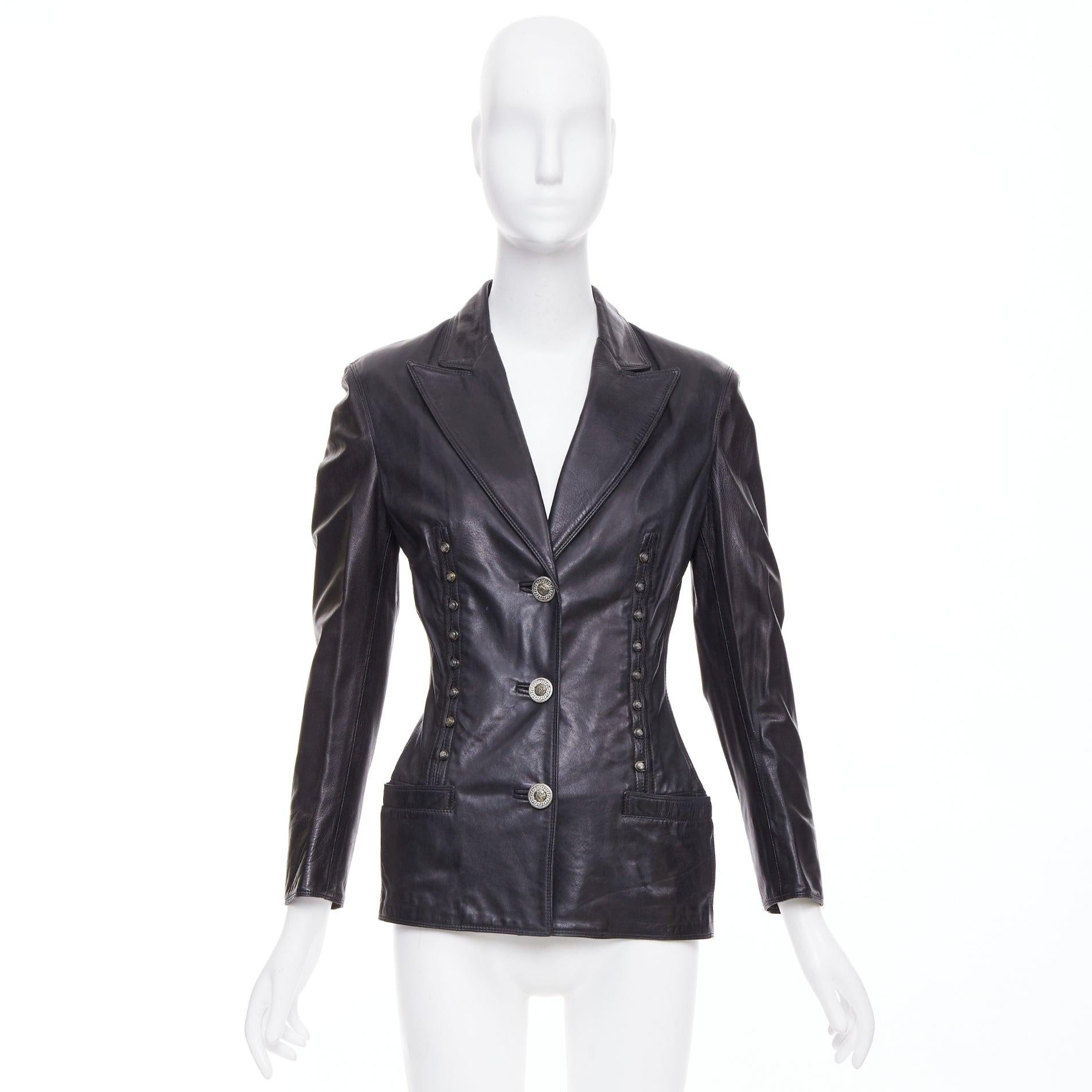 GIANNI VERSACE 1995 Vintage Lammfell Medusa Knopf Sanduhr Jacke IT40 S im Angebot 5