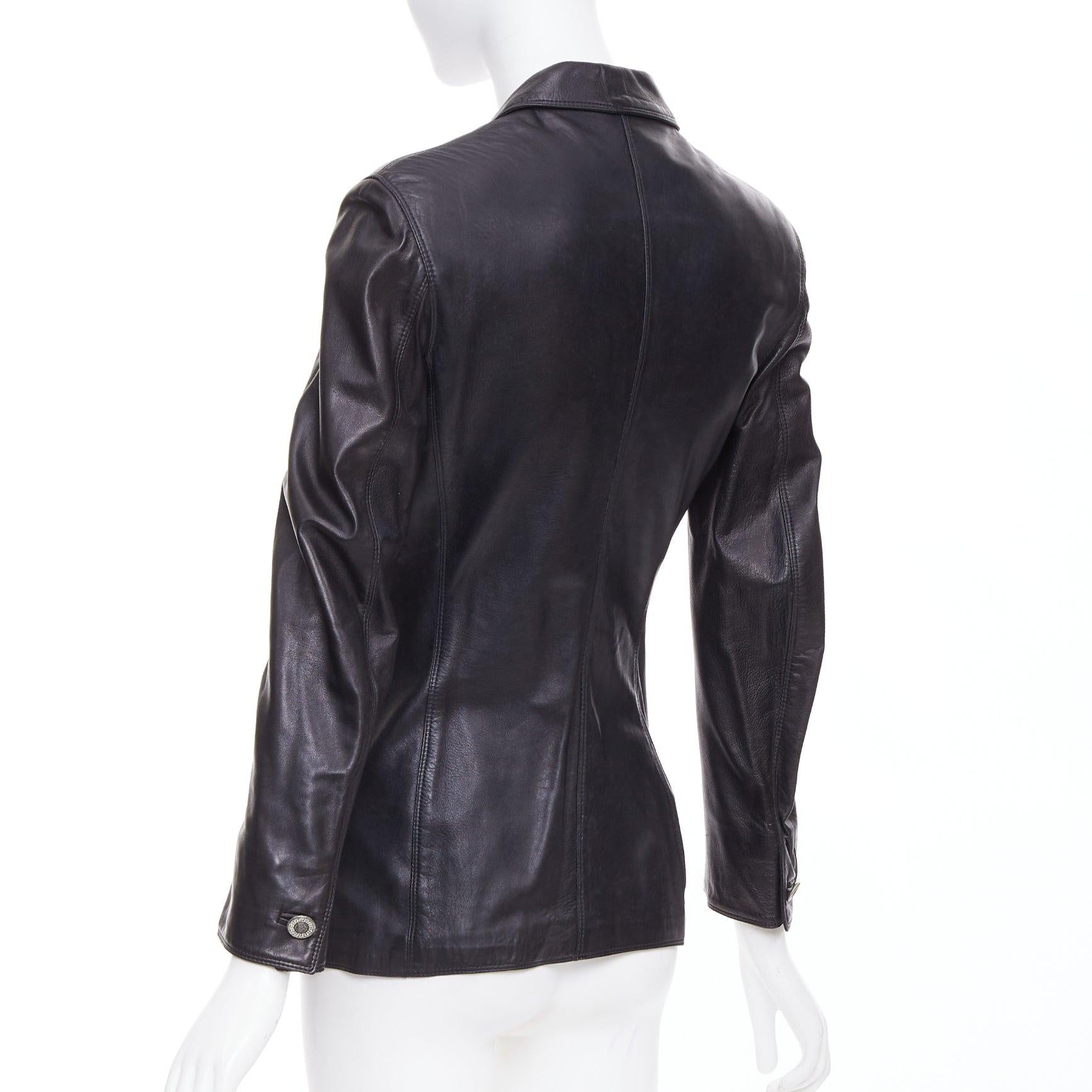 GIANNI VERSACE 1995 Vintage Lammfell Medusa Knopf Sanduhr Jacke IT40 S im Angebot 2