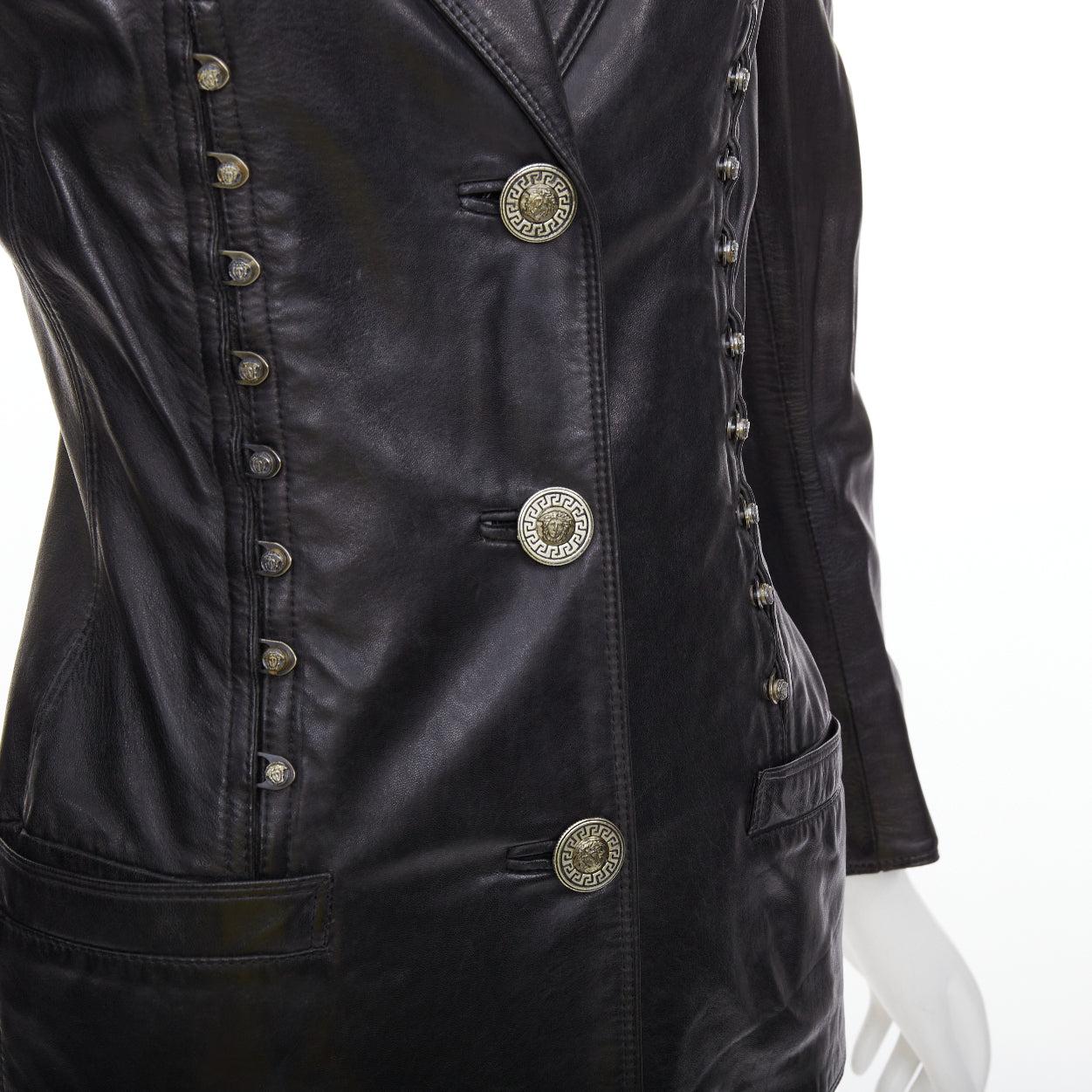 GIANNI VERSACE 1995 Vintage Lammfell Medusa Knopf Sanduhr Jacke IT40 S im Angebot 3