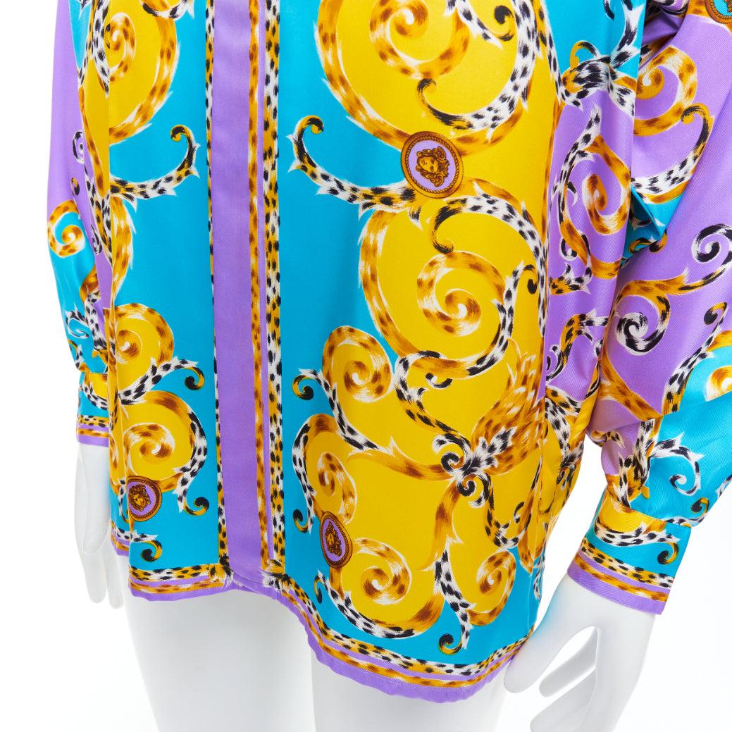 Gianni Versace 1995 Versace 100% seta viola giallo leopardo barocco camicia IT48 M. in vendita 2