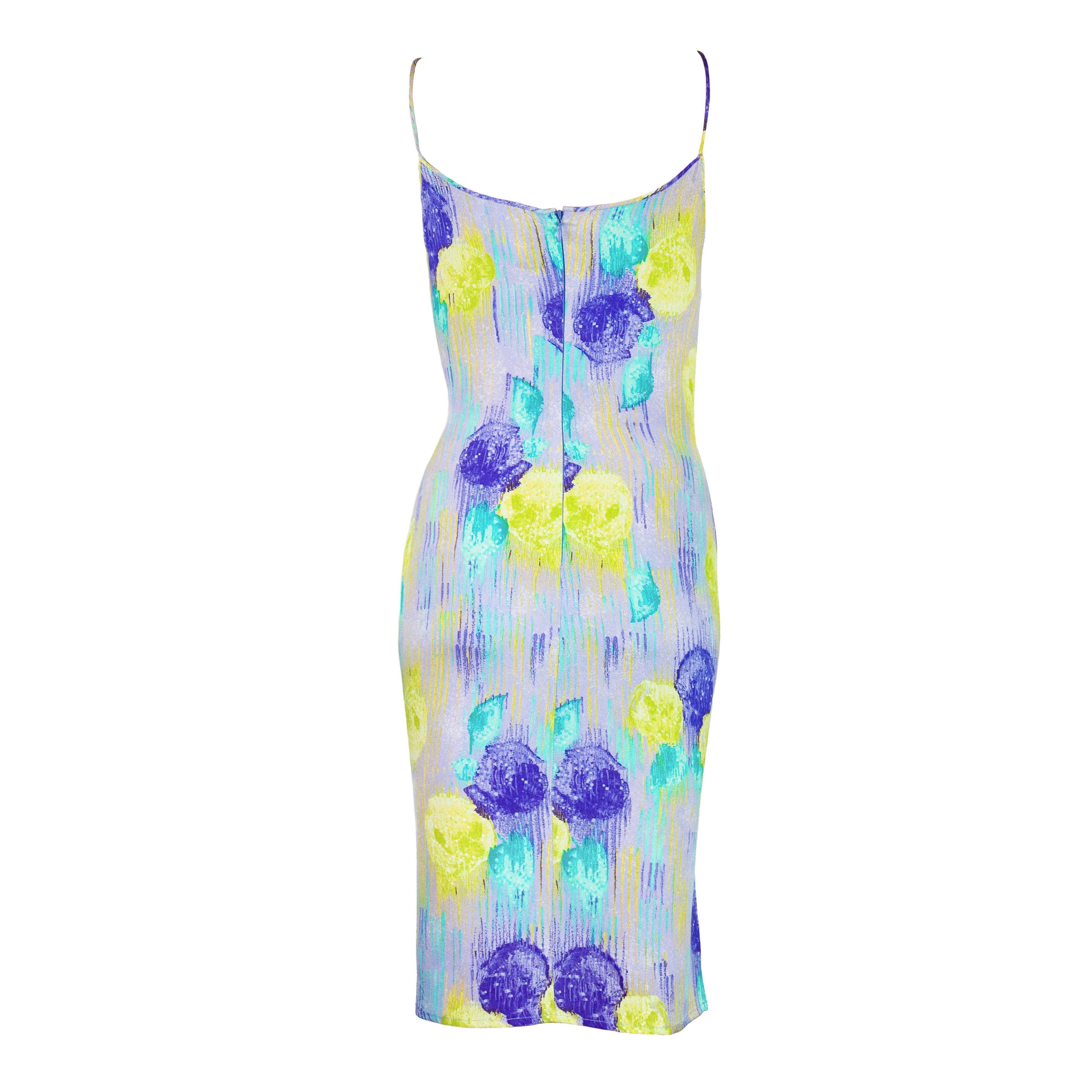 Spring/Summer 1996 spray paint dress by Gianni Versace.

For spring 1996 Gianni Versace created a collection of silk fabrics each with their own unique spray paint design and used them to make a selection of garments, the execution was fun, playful