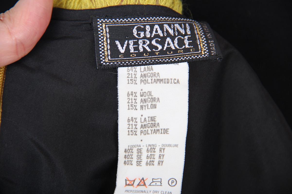 Gianni Versace 1998 robe laine angora
taille 40

excellent état