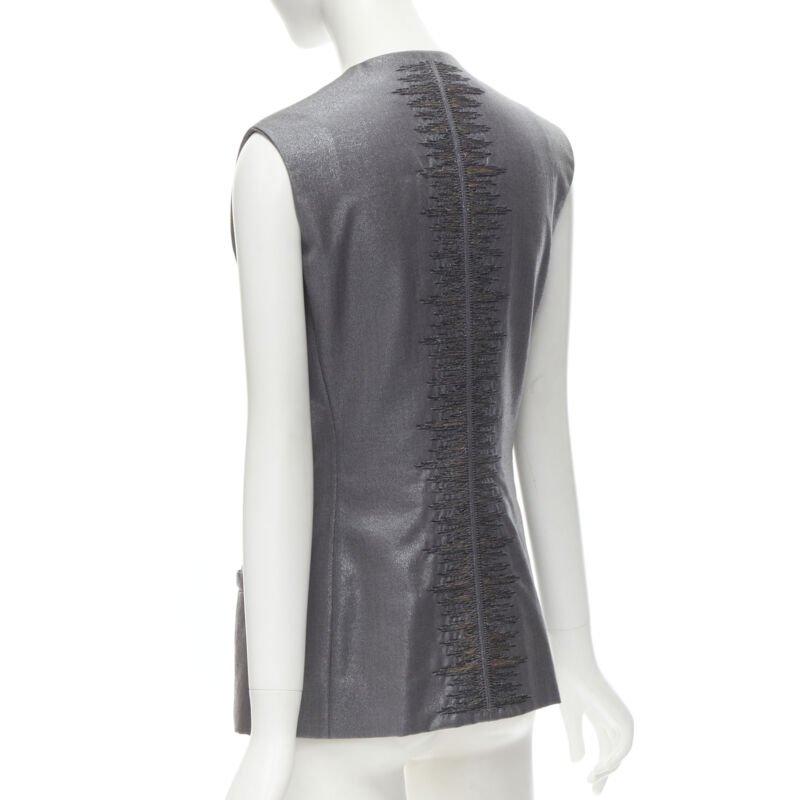 GIANNI VERSACE 1998 Gilet vintage in lurex argento metallizzato ricamato sulla schiena in vendita 1