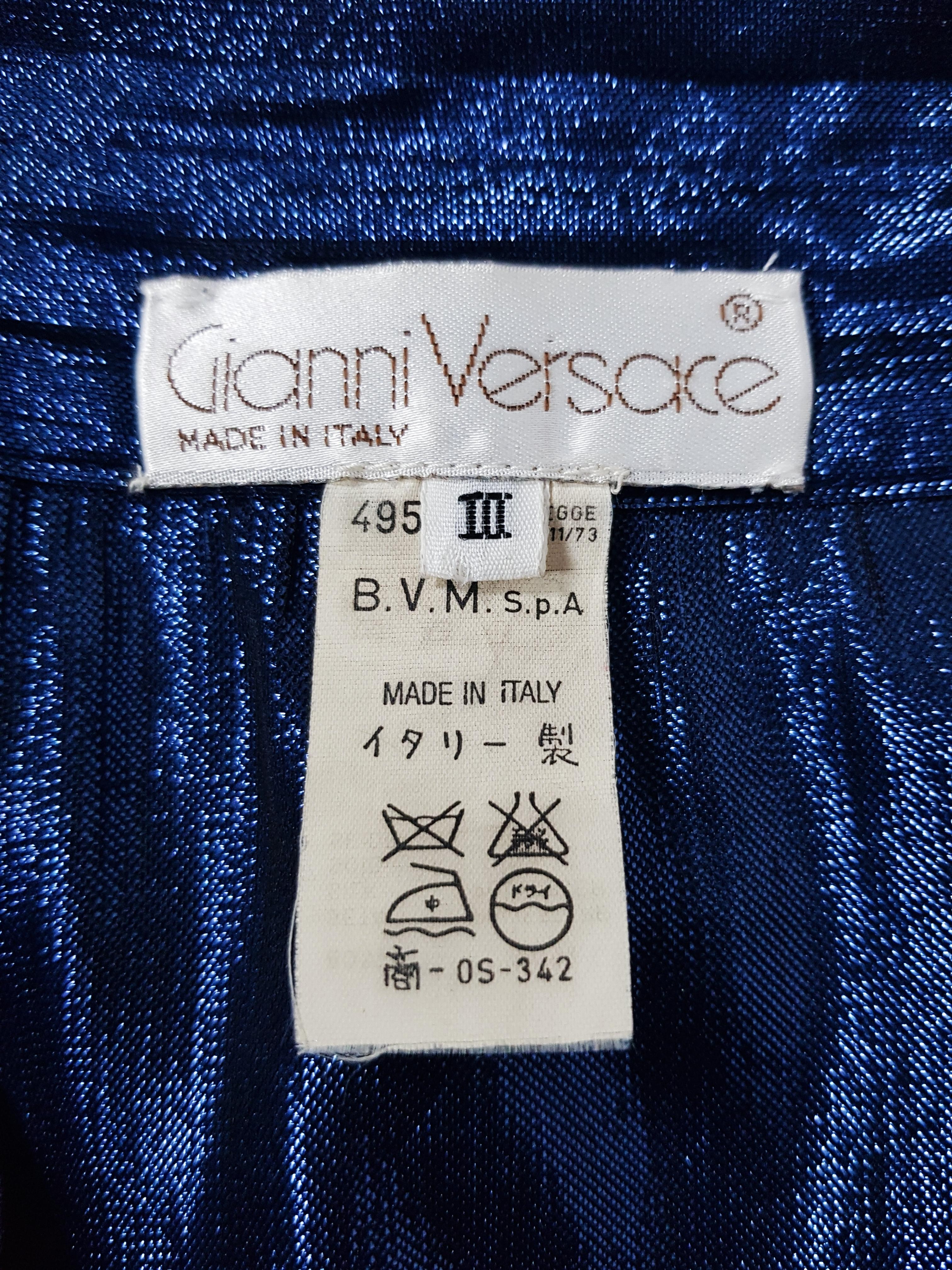 Rare Gianni Versace deep blue pleated silk skirt

-Closed by side zipper
-Belt loops
-Made in Italy
-Circa 1979-1989
-80% Silk - 20% Polyester
-Estimated size: 40 FR (marked as III )
-Very good condition
