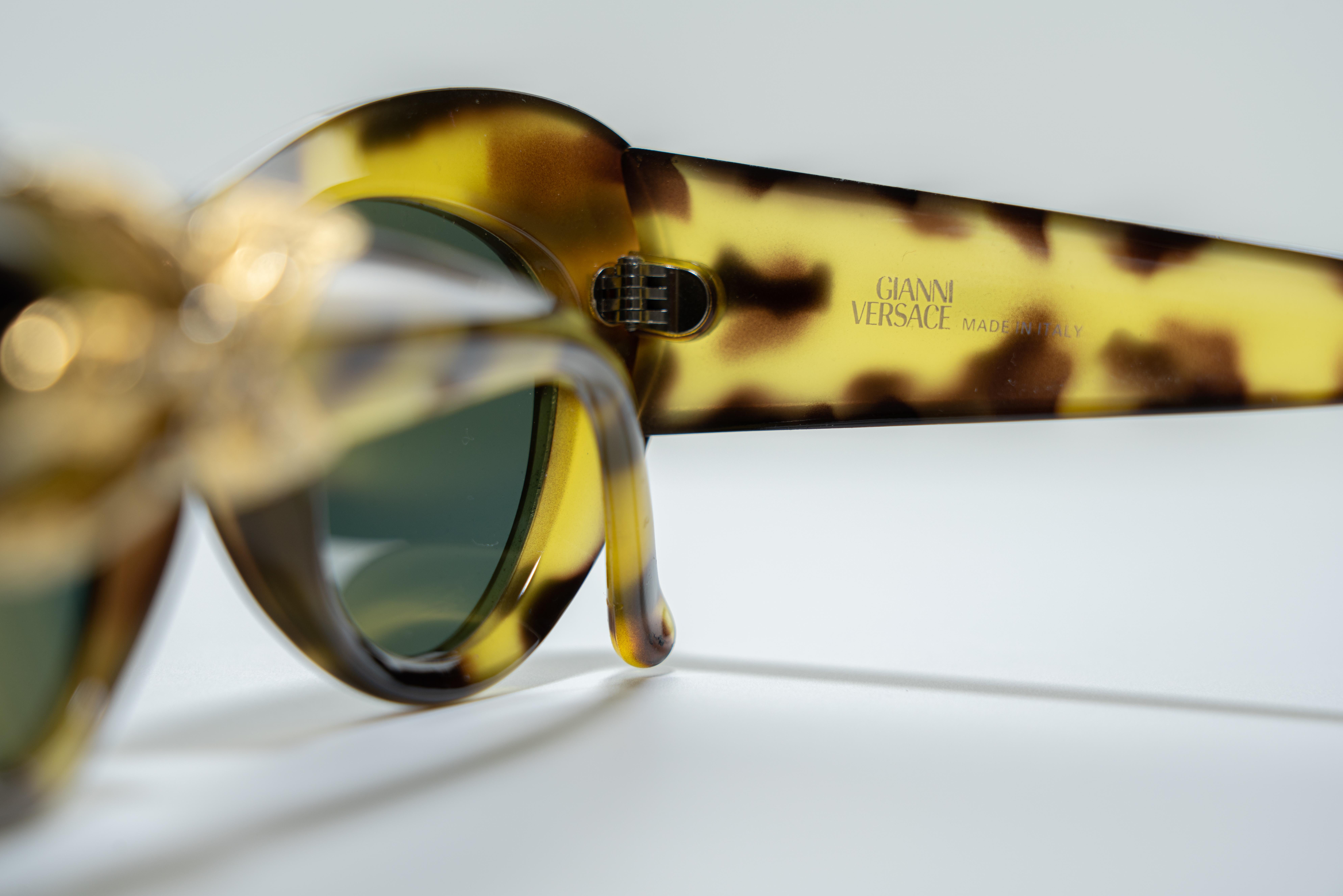 Gianni Versace 80s oval cat-eyes tortoise sunglasses  In Excellent Condition In Carnate, IT