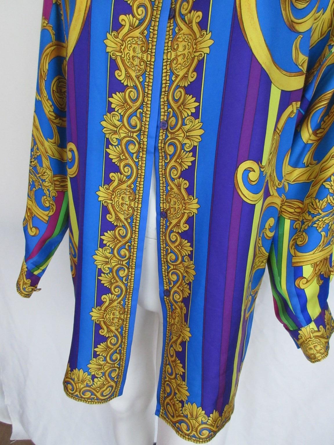 Gianni Versace 90's Silk Gold Medusa Blouse In Excellent Condition For Sale In Amsterdam, NL