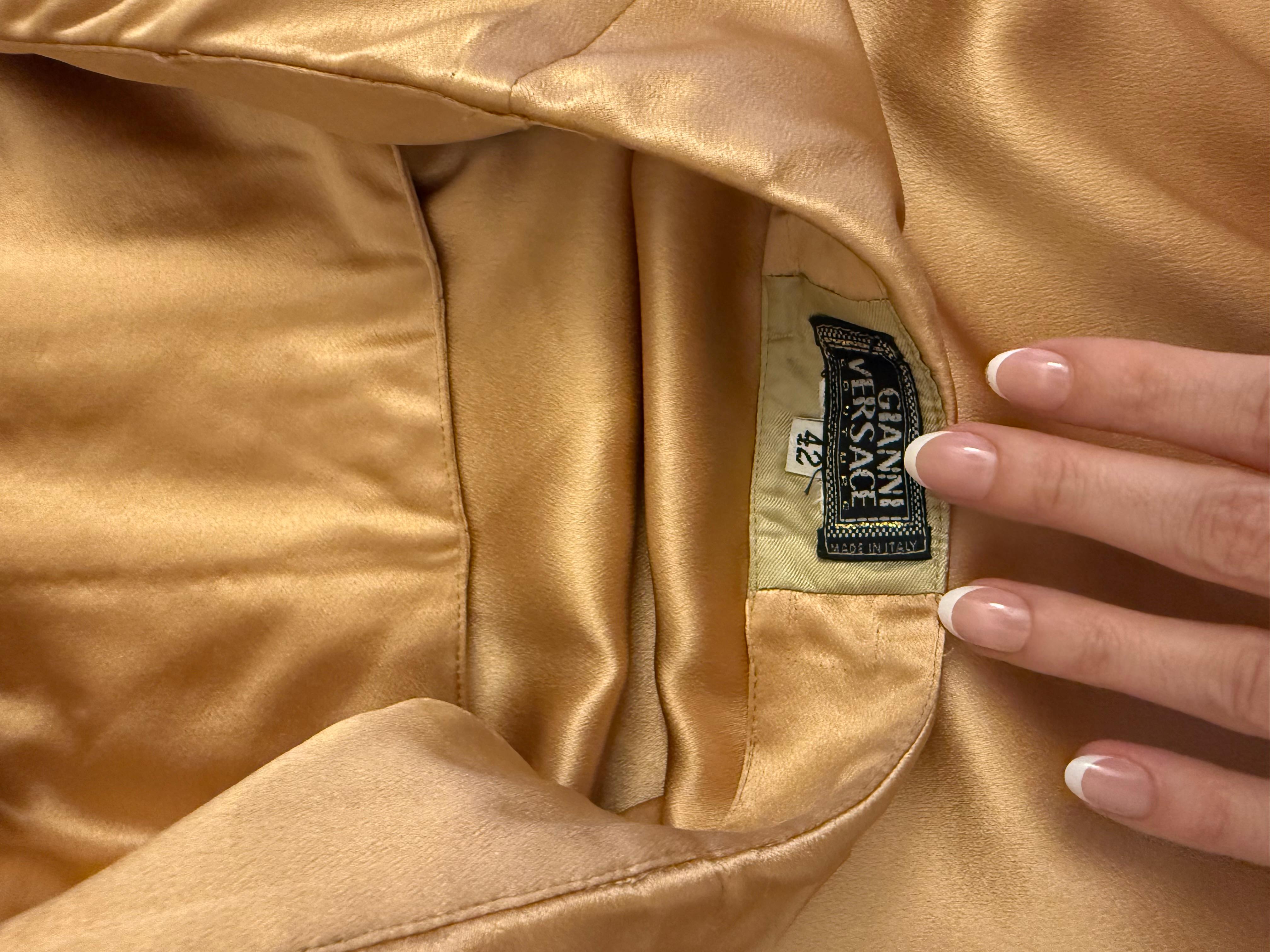 GIANNI VERSACE 90's Vintage Seide Champagner Gold Abendkleid Maxikleid 2 Schlitze im Angebot 4