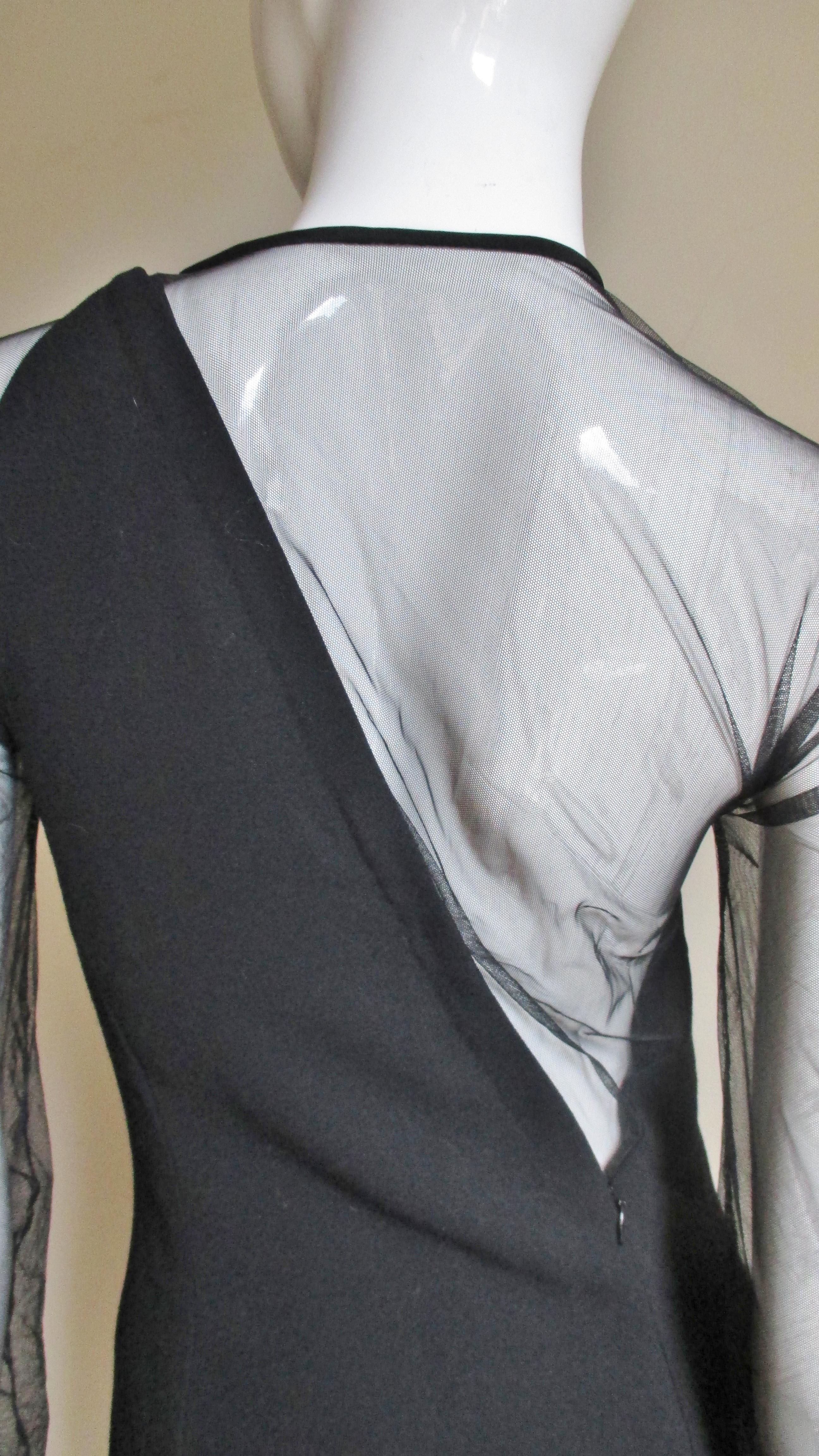 Gianni Versace - Robe asymétrique en filet en vente 6