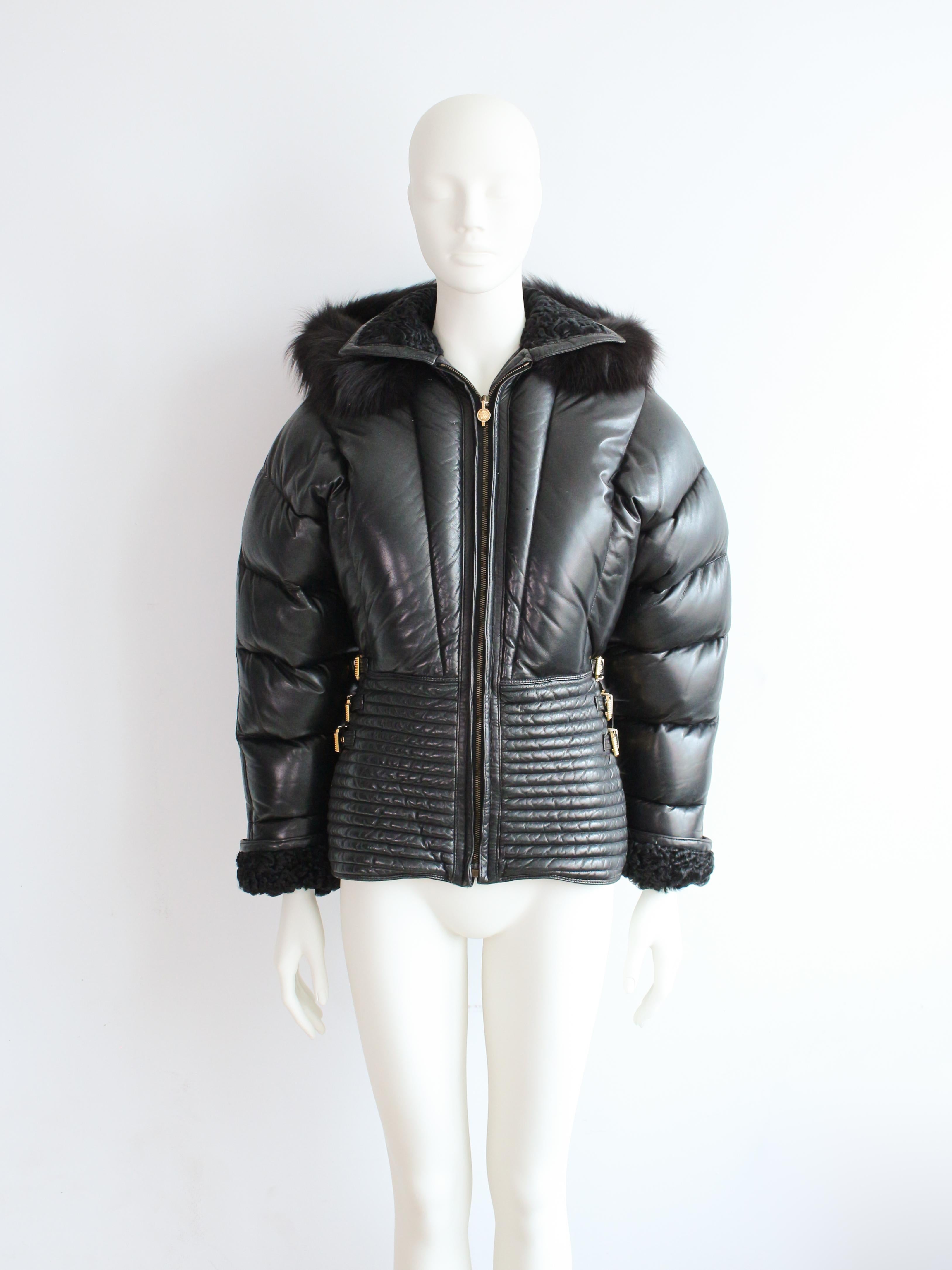 Gianni Versace automne/hiver 1992 « Miss S&M »  Doudoune en cuir matelassé Runway en vente 7