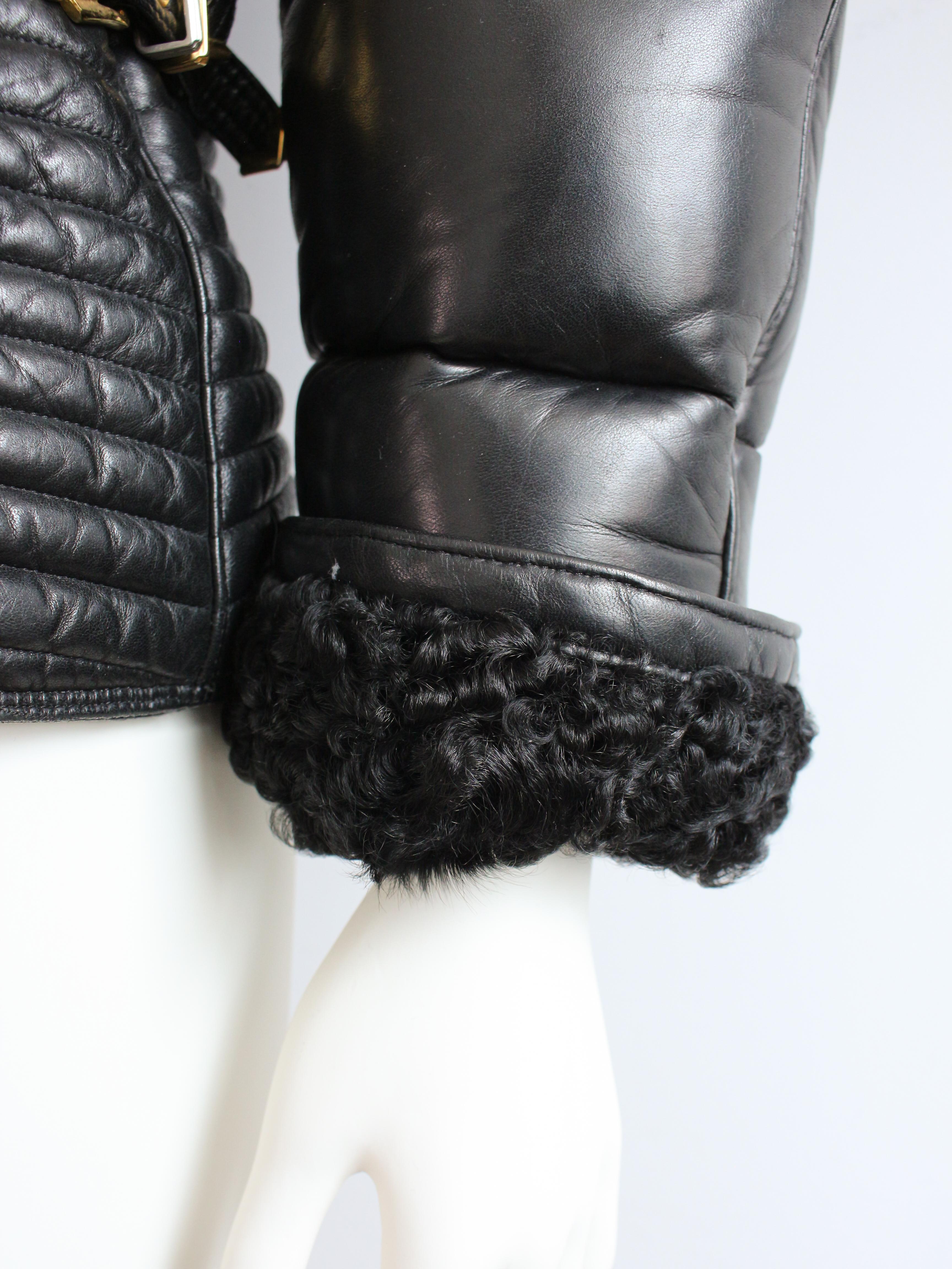 Gianni Versace automne/hiver 1992 « Miss S&M »  Doudoune en cuir matelassé Runway en vente 9