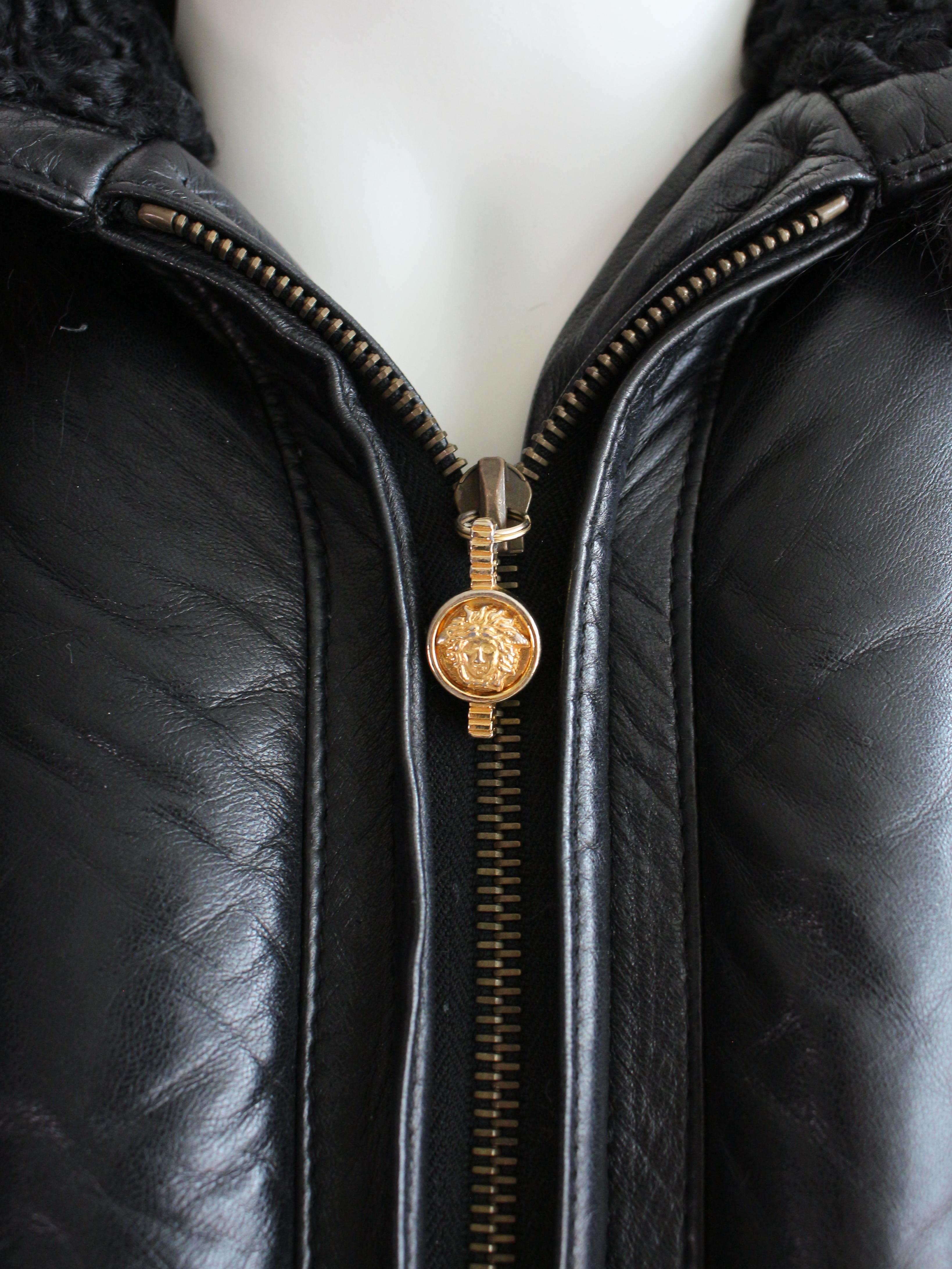 Gianni Versace automne/hiver 1992 « Miss S&M »  Doudoune en cuir matelassé Runway en vente 10